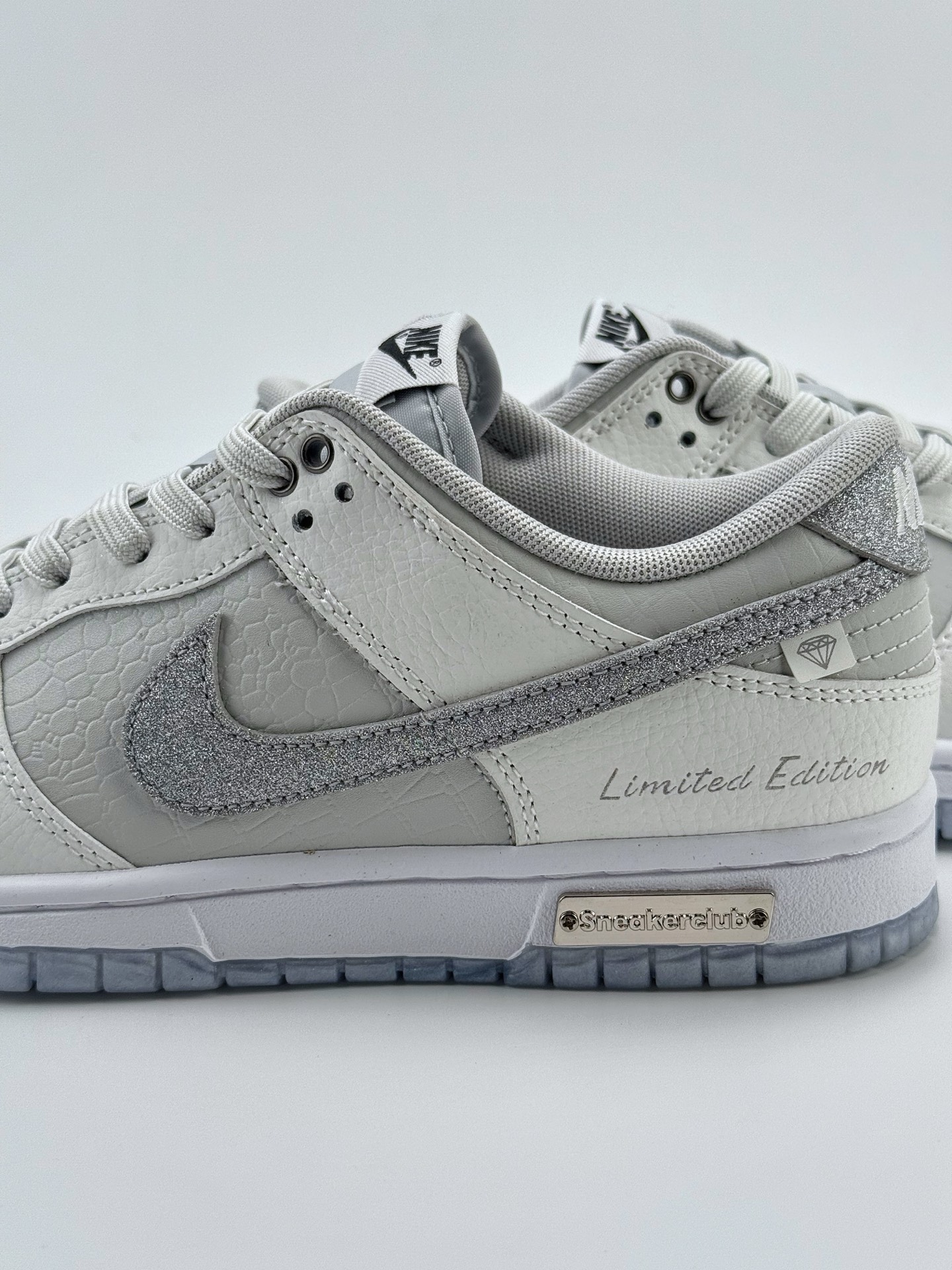 Nike SB Dunk Low 白闪银钩 WG0218-018