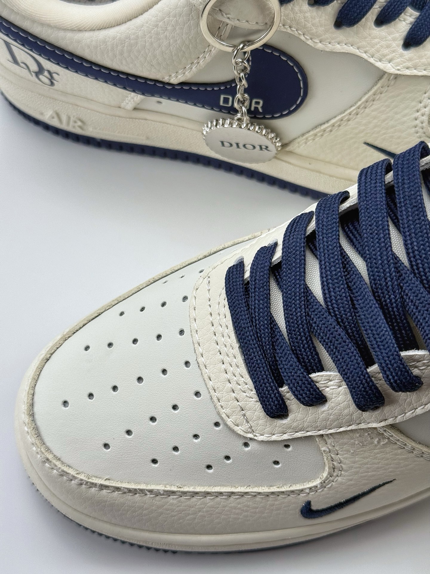 260 Nike Air Force 1 Low 07 x DIOR 白蓝小钩  KK1988-067