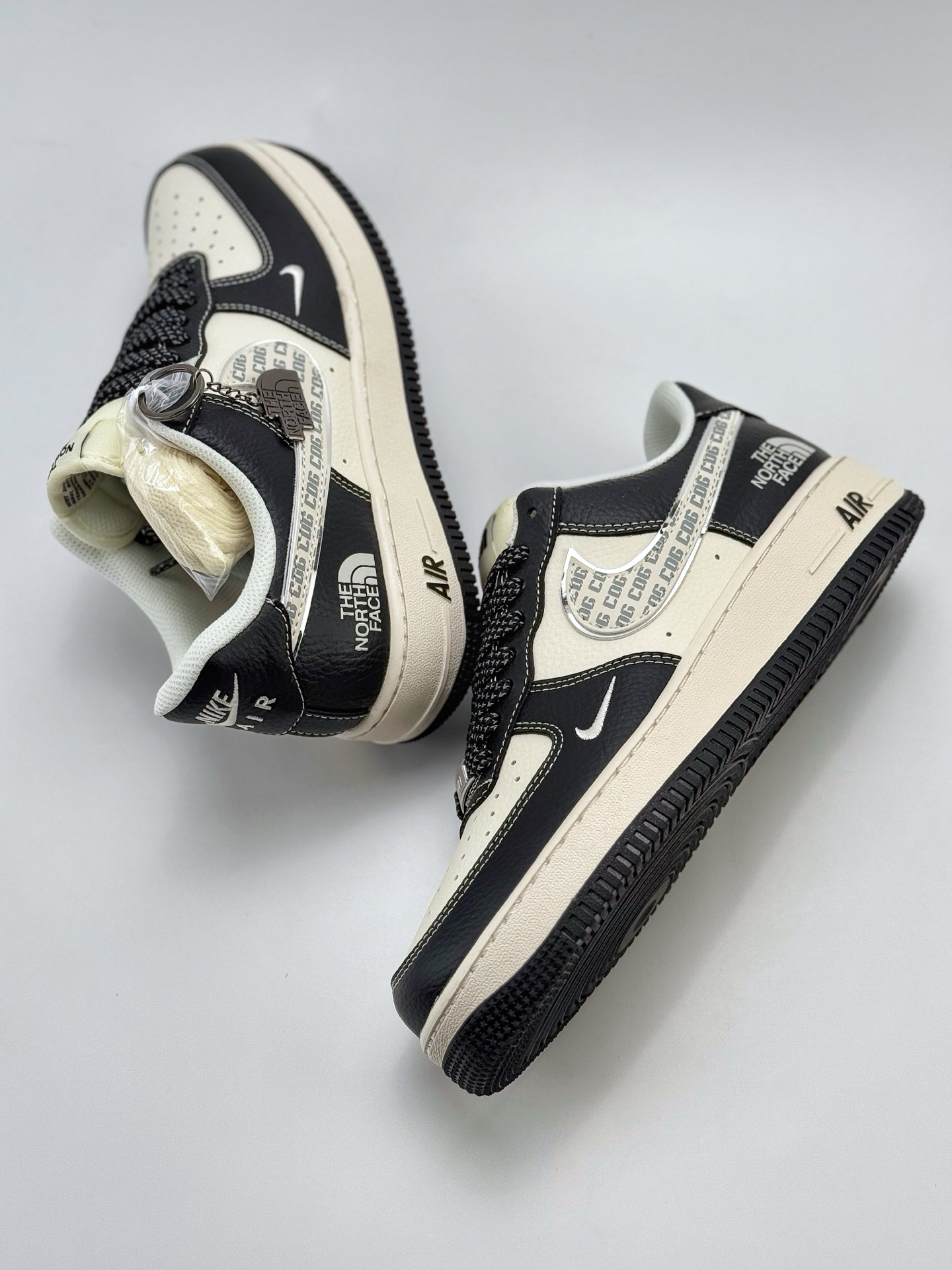 260 Nike Air Force 1 Low 07 x The North Face x CDG 黑白小钩满天星  HH7518-049