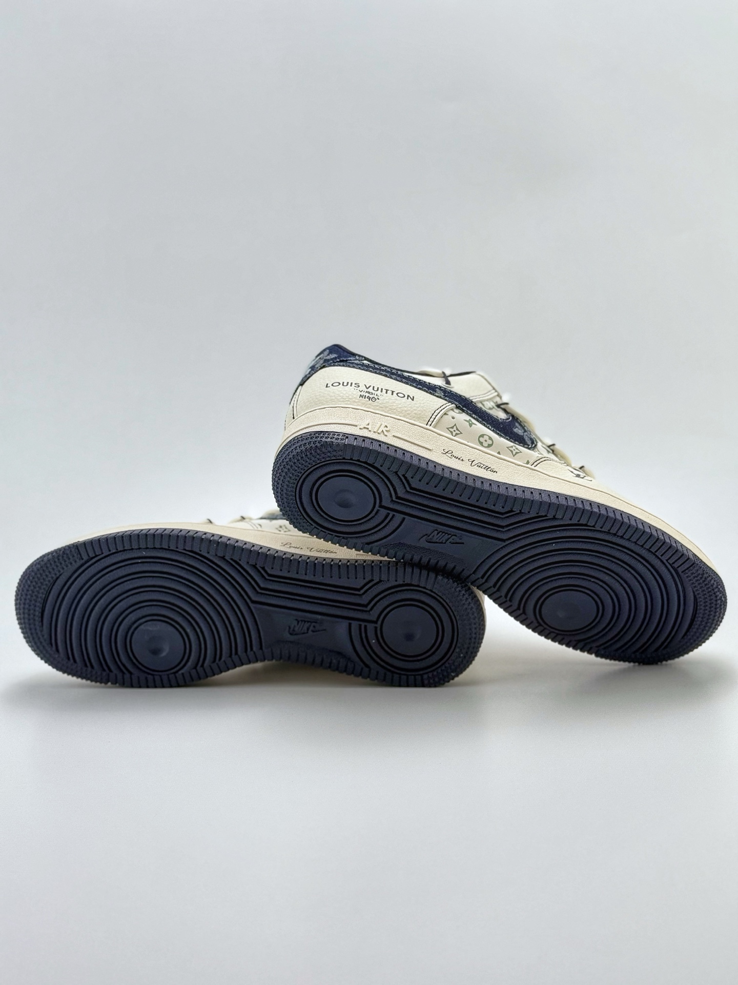 260 Nike Air Force 1 Low 07 x Louis Vuitton 白蓝牛仔绑带满天星  DM6868-060