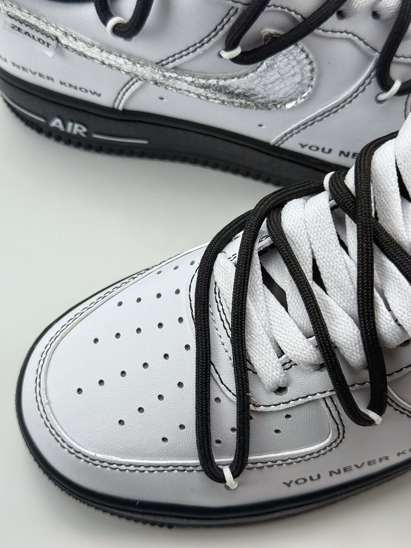 260 Nike Air Force 1 Low 07 破釜沉舟 字母 结构米色 银钩 绑带 白银黑  ZH0316-066