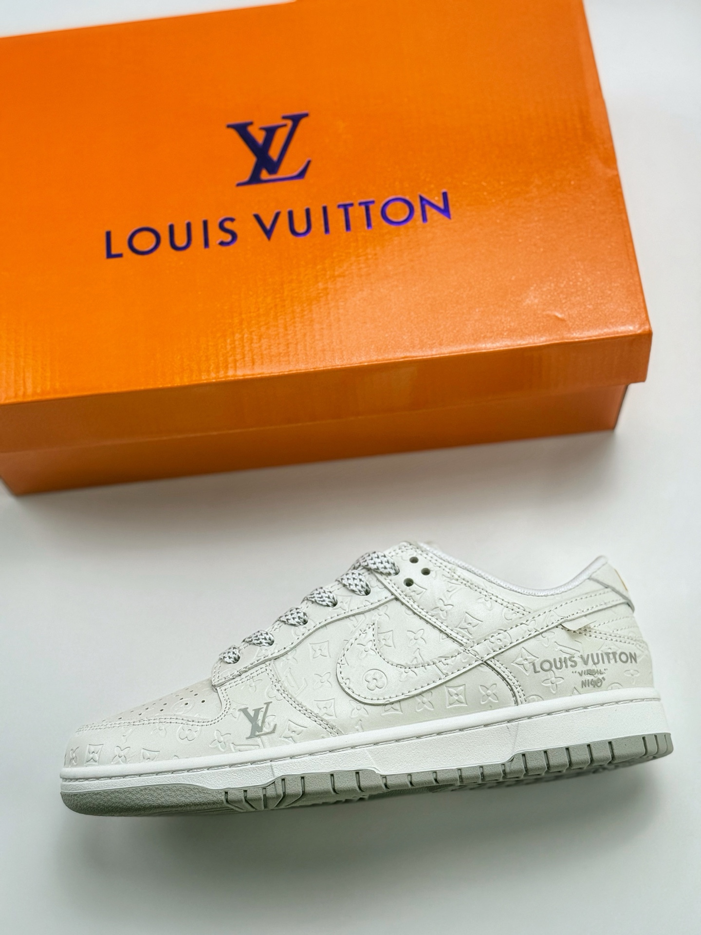 280 Nike SB Dunk Low x Louis Vuitton 白灰印花绑带满天星 XX3168-140