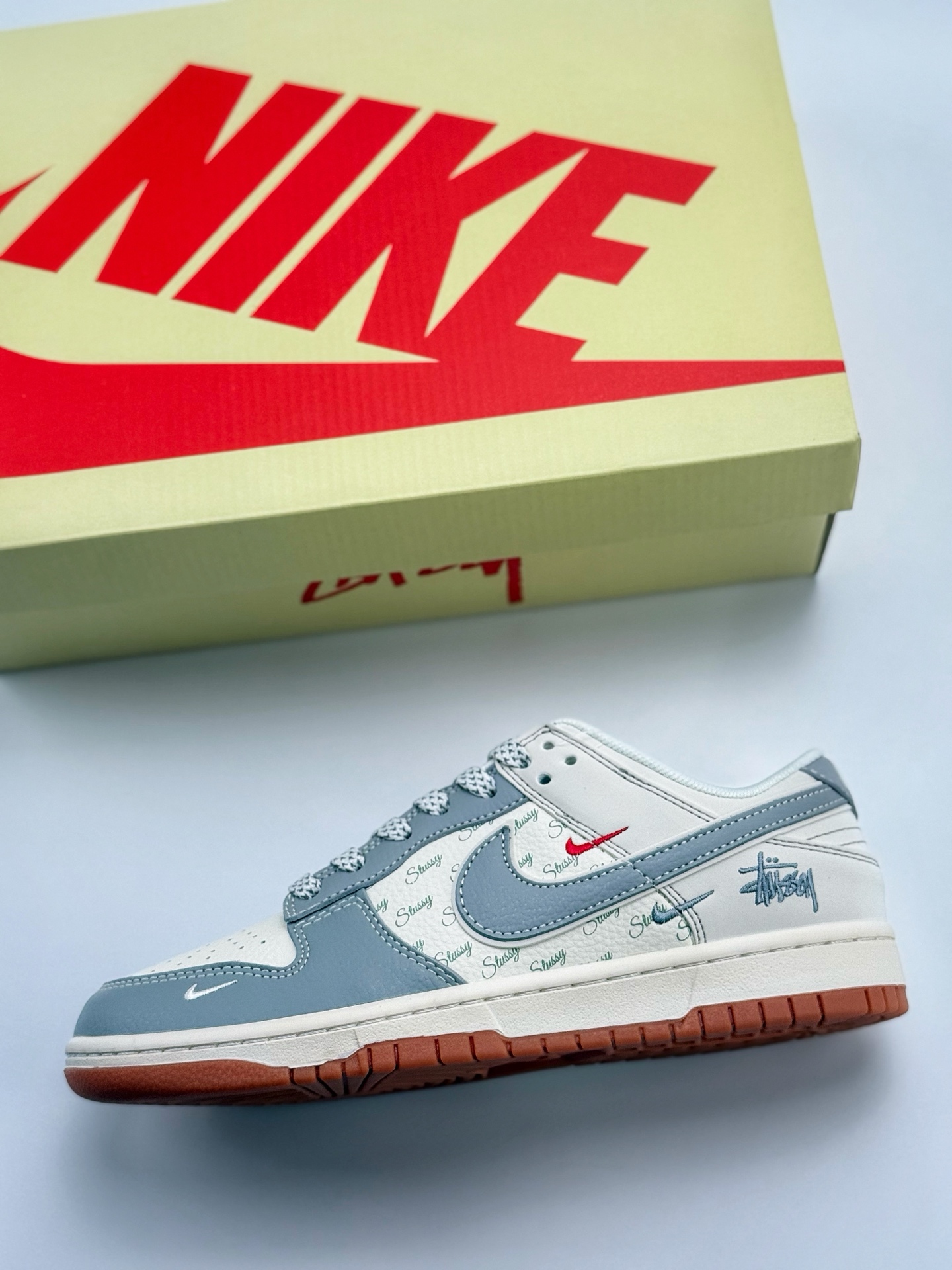 280 Nike SB Dunk Low x Stussy 白灰三小钩满天星  XS6089-531
