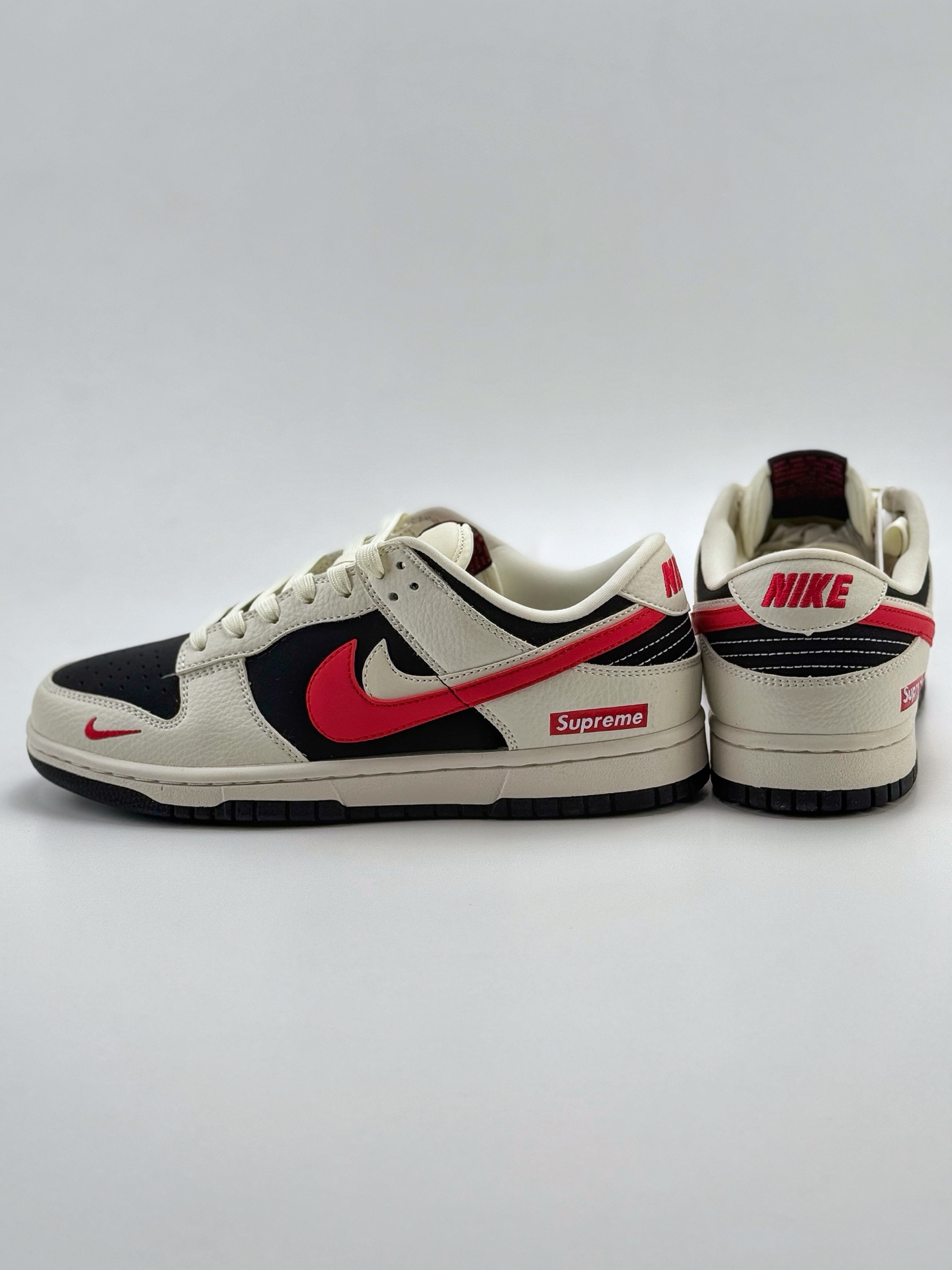 300 Nike SB Dunk Low x Supreme 白黑红小钩双钩  CS1688-102