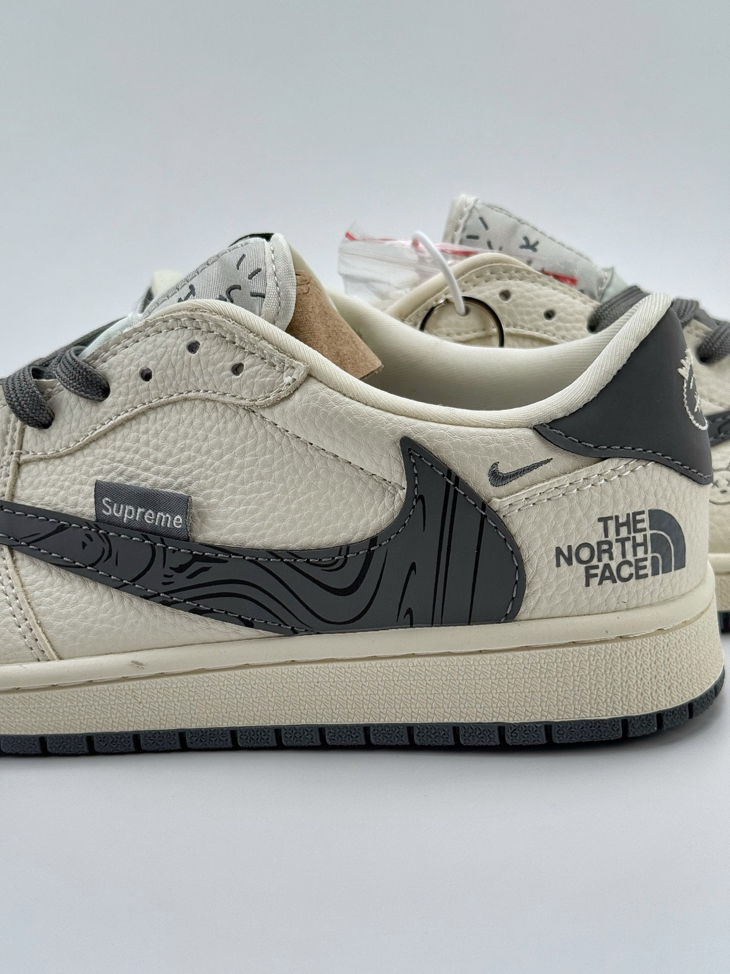 280 Travis Scott x Nike Air Jordan 1 Low x The North Face x Supreme Air Jordan 1 Low 反转白灰玩偶倒钩 XS2024-013