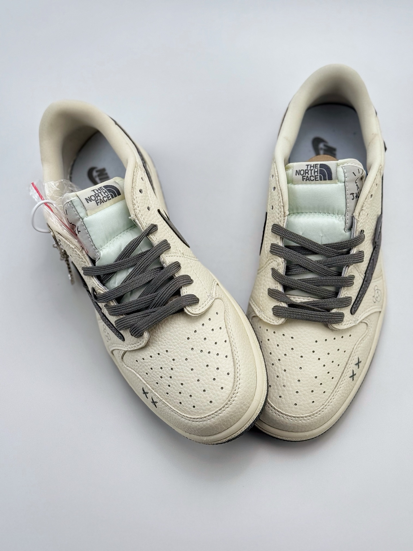 280 Travis Scott x Nike Air Jordan 1 Low x The North Face x Supreme Air Jordan 1 Low 反转白灰玩偶倒钩 XS2024-013