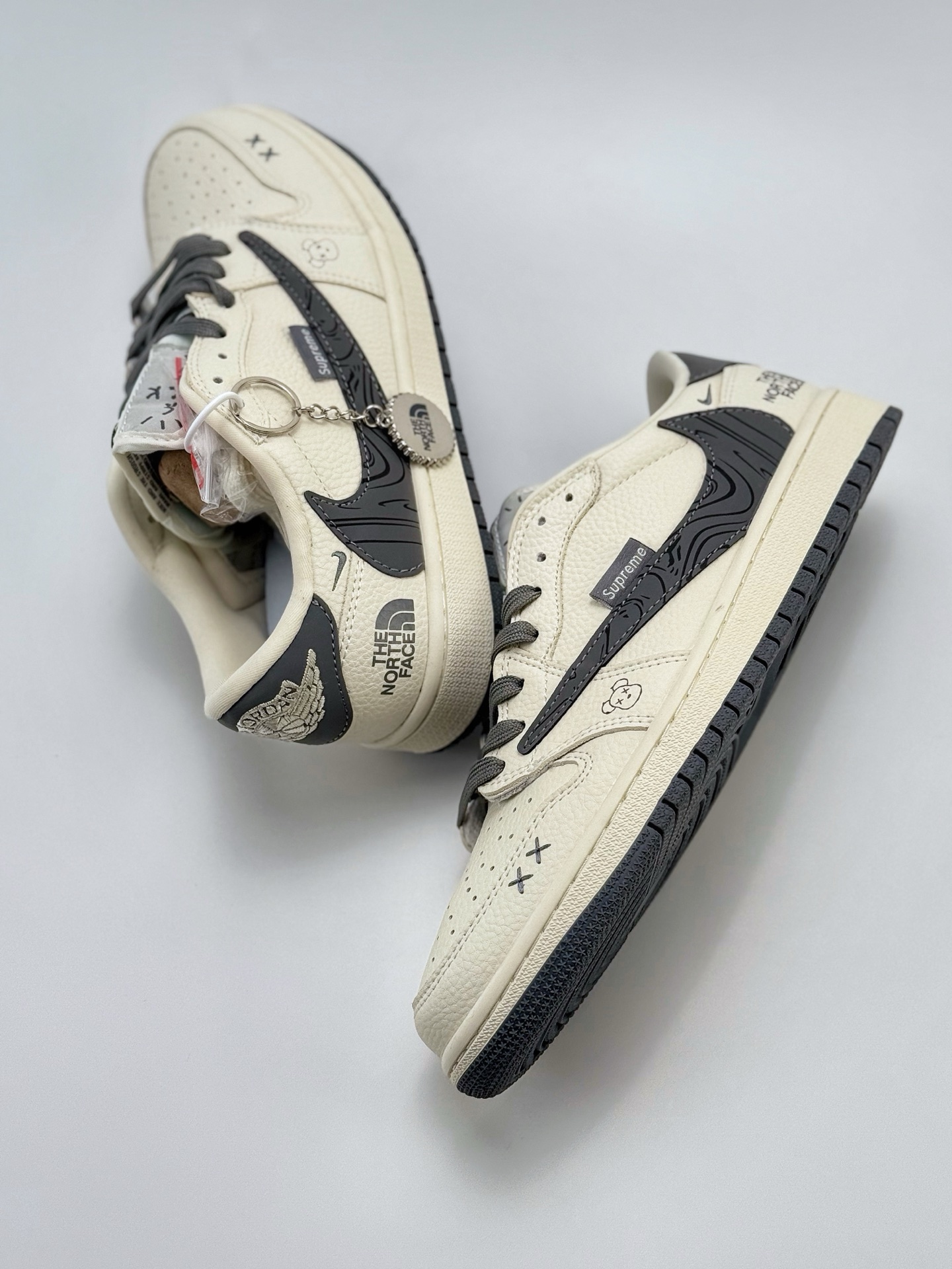 280 Travis Scott x Nike Air Jordan 1 Low x The North Face x Supreme Air Jordan 1 Low 反转白灰玩偶倒钩 XS2024-013