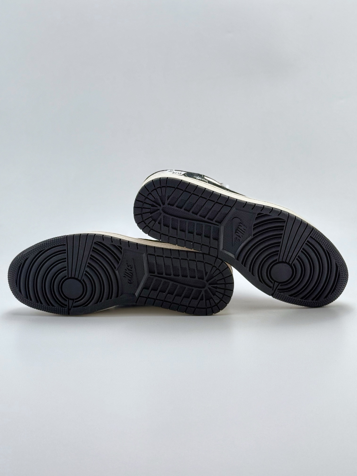 280 Travis Scott x Nike Air Jordan 1 Low x Stussy  Air Jordan 1 Low 反转白灰黑小钩满天星倒钩 YX5066-301