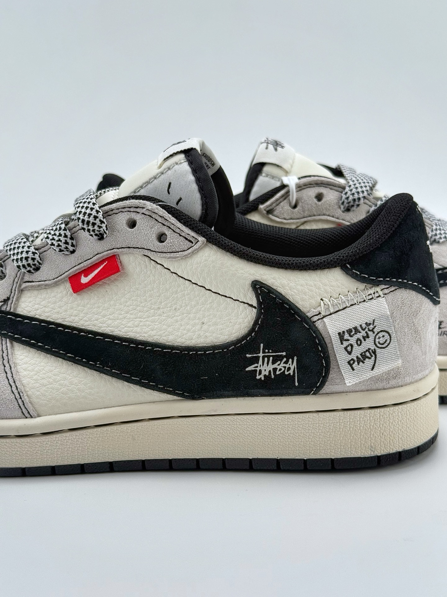 280 Travis Scott x Nike Air Jordan 1 Low x Stussy  Air Jordan 1 Low 反转白灰黑小钩满天星倒钩 YX5066-301