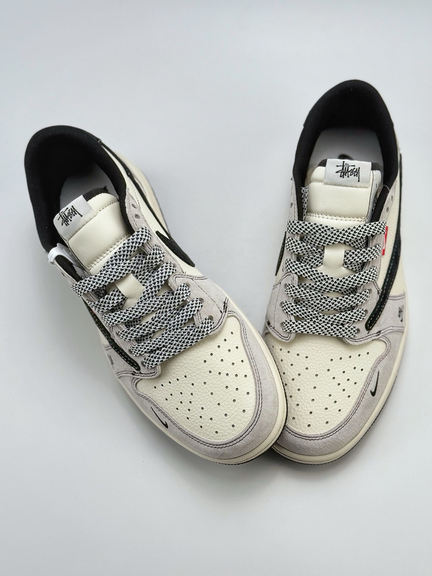 280 Travis Scott x Nike Air Jordan 1 Low x Stussy  Air Jordan 1 Low 反转白灰黑小钩满天星倒钩 YX5066-301