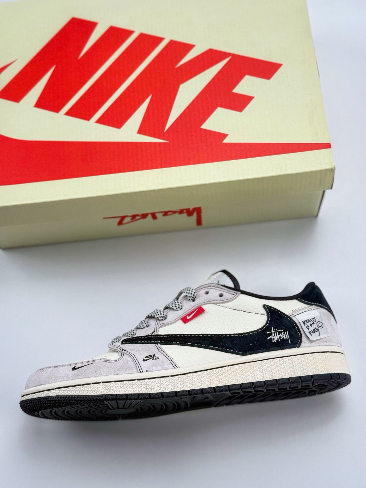280 Travis Scott x Nike Air Jordan 1 Low x Stussy  Air Jordan 1 Low 反转白灰黑小钩满天星倒钩 YX5066-301