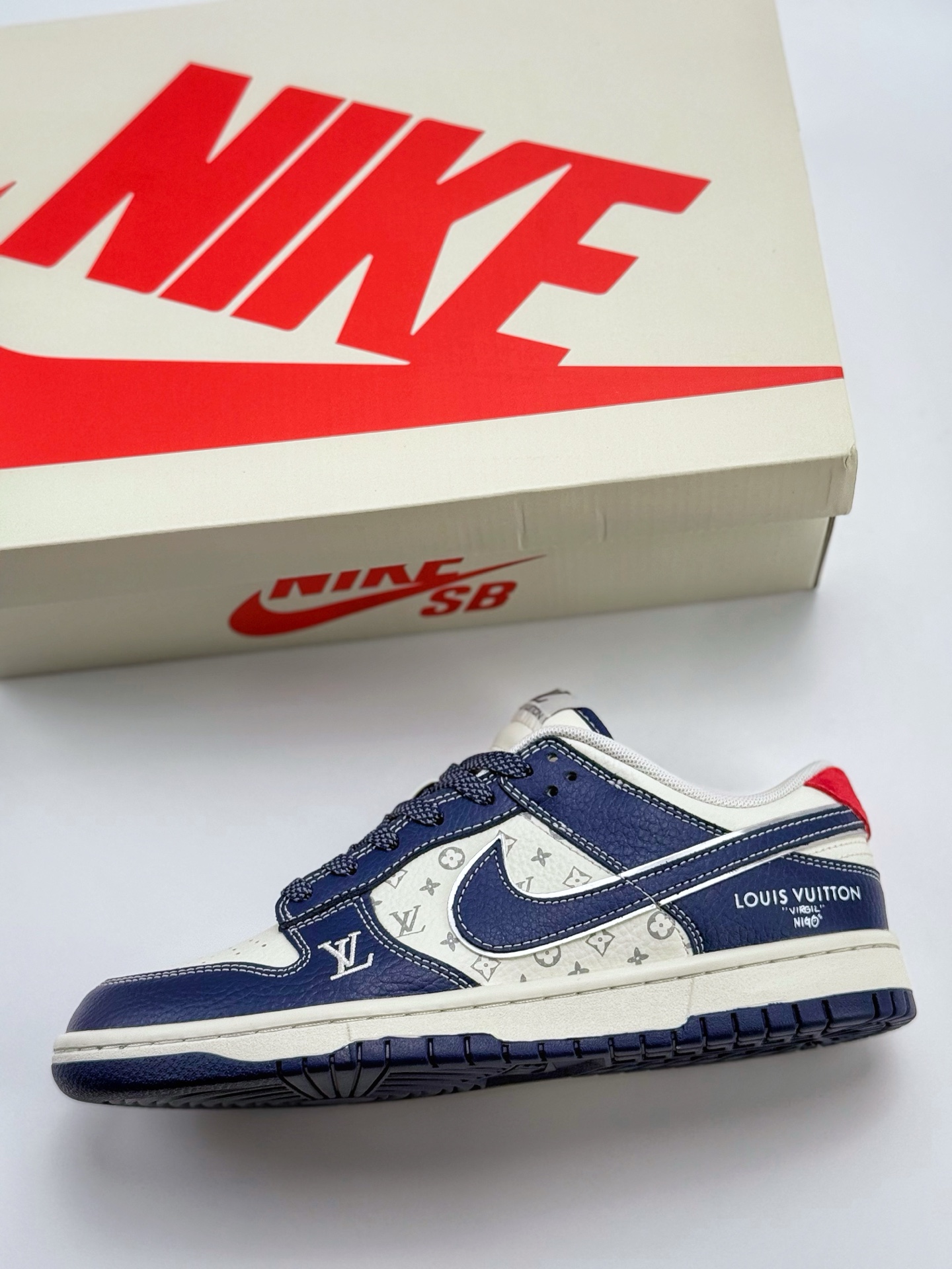 Nike SB Dunk Low x Louis Vuitton 白蓝满天星 CY5979-112
