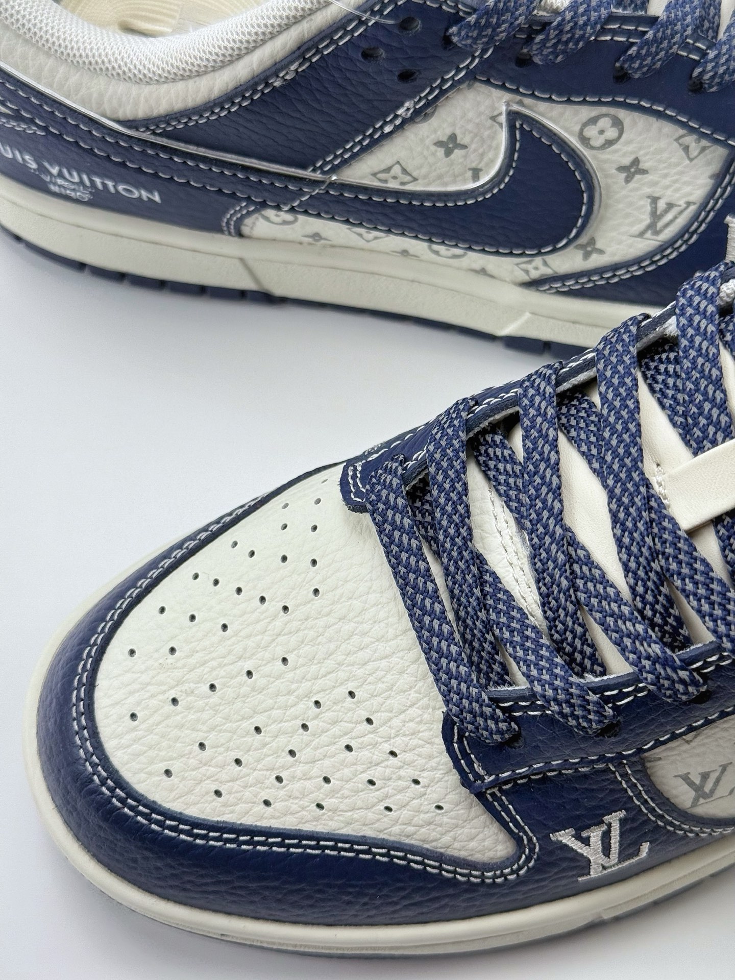 Nike SB Dunk Low x Louis Vuitton 白蓝满天星 CY5979-112