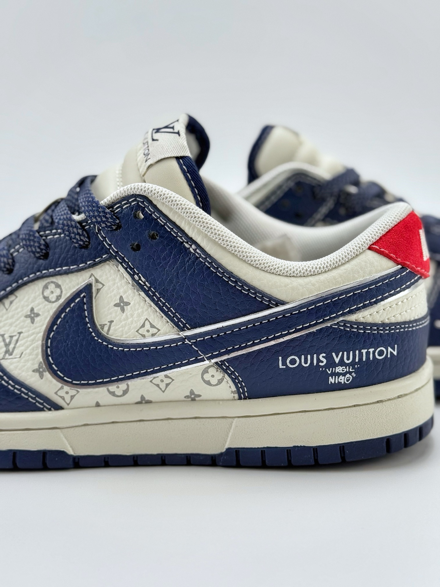 Nike SB Dunk Low x Louis Vuitton 白蓝满天星 CY5979-112