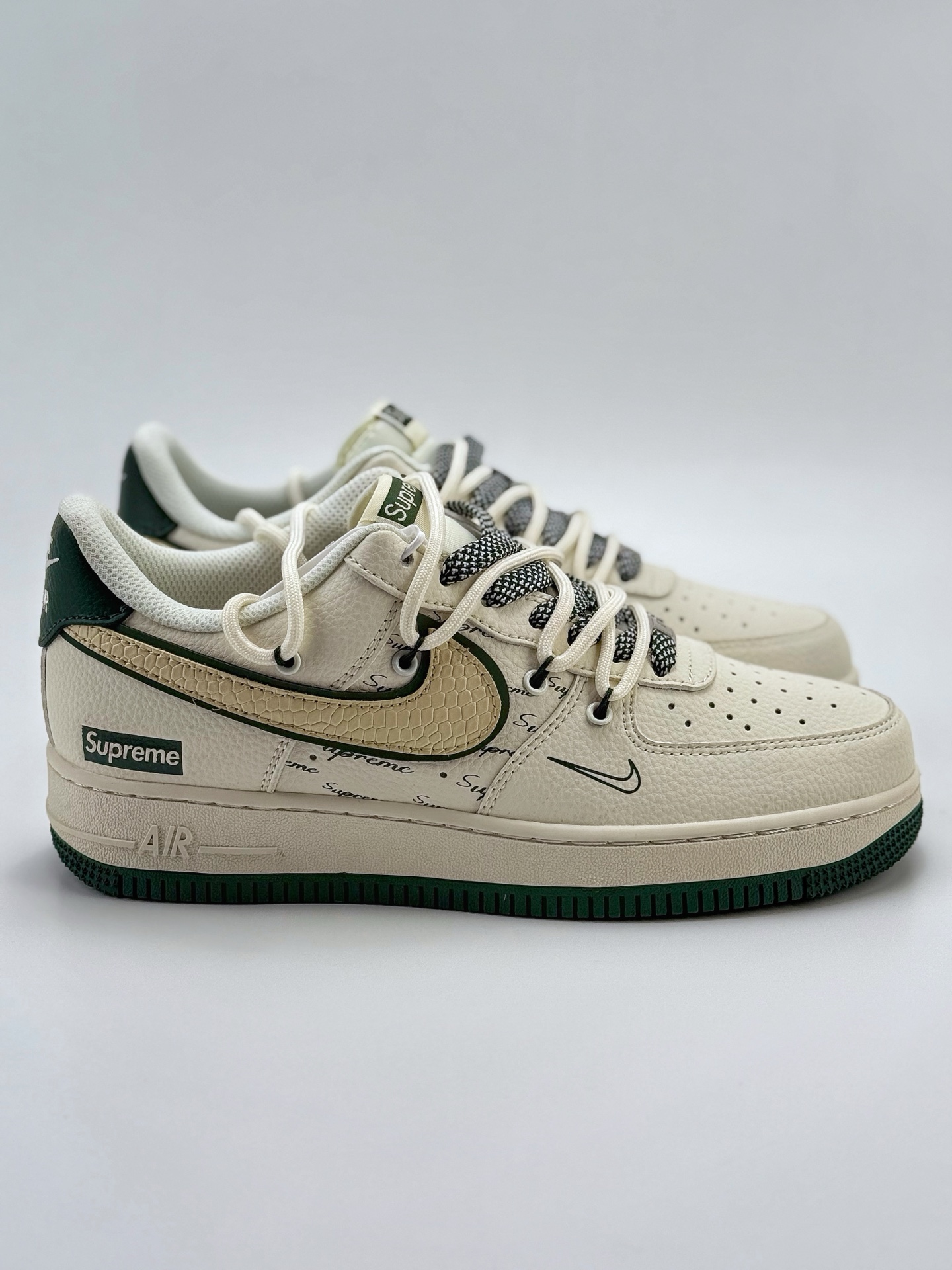 260 Nike Air Force 1 Low 07 x Supreme 白绿小钩绑带满天星  DM6868-057