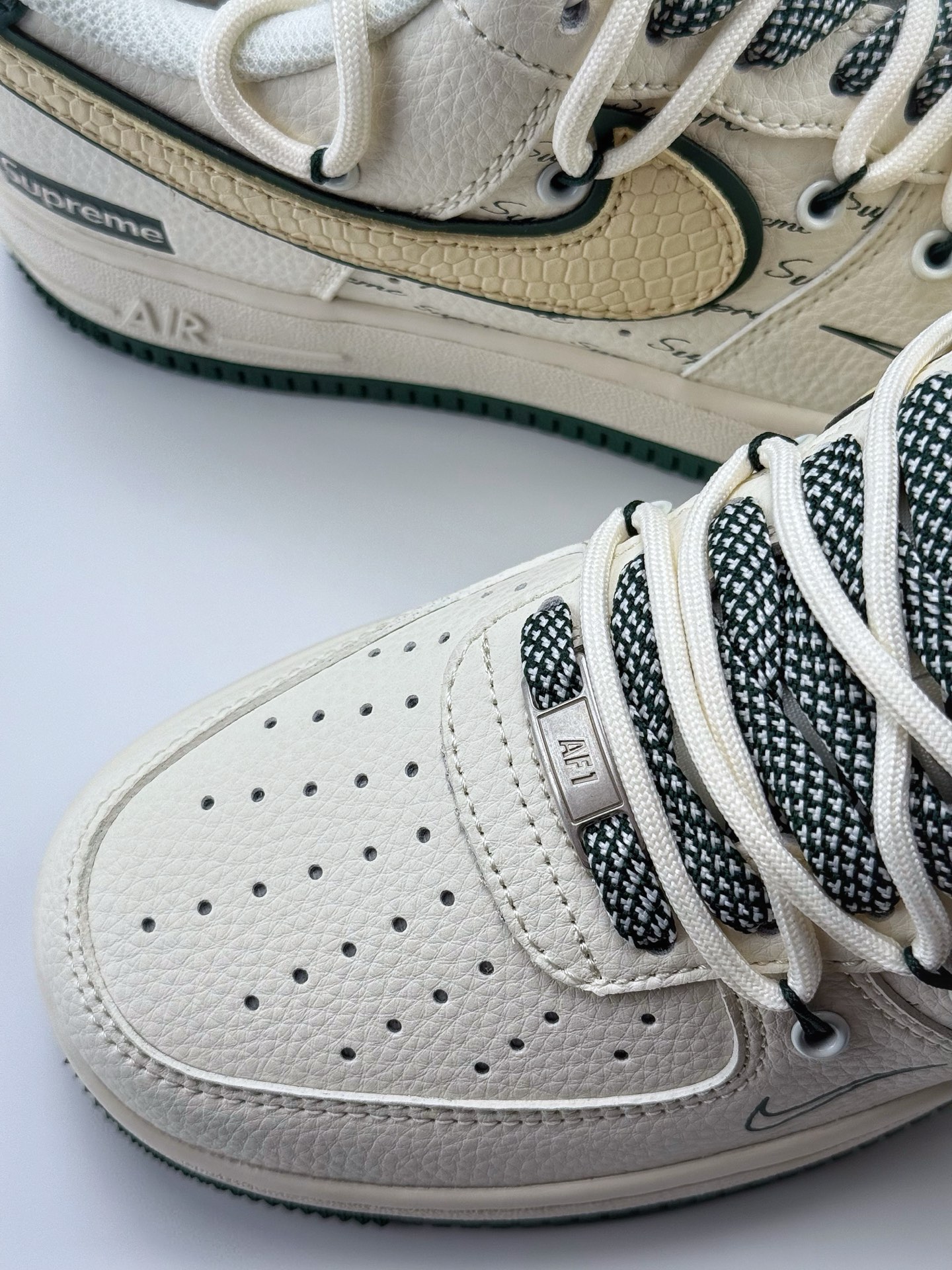 260 Nike Air Force 1 Low 07 x Supreme 白绿小钩绑带满天星  DM6868-057