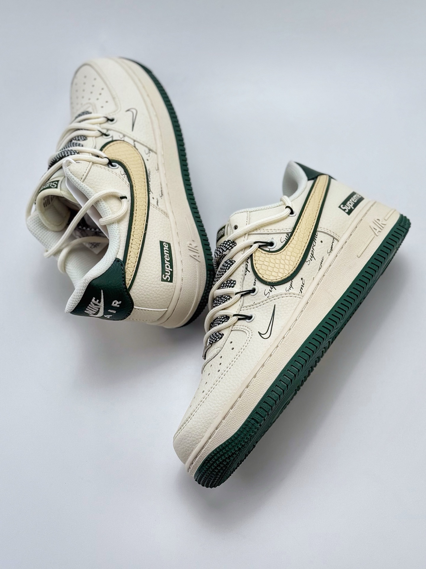 260 Nike Air Force 1 Low 07 x Supreme 白绿小钩绑带满天星  DM6868-057