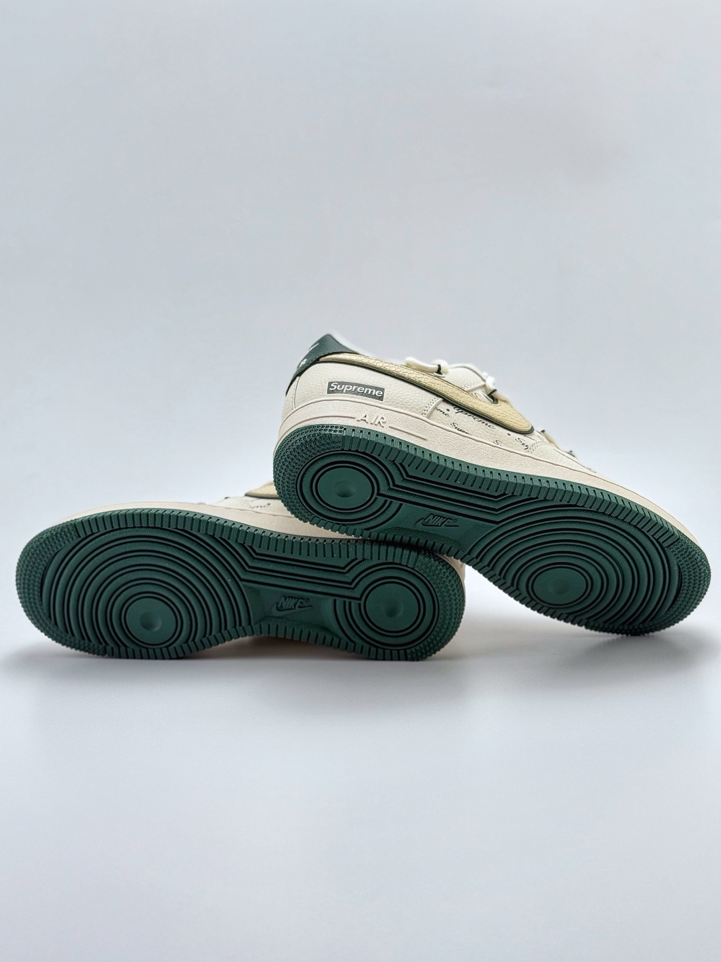 260 Nike Air Force 1 Low 07 x Supreme 白绿小钩绑带满天星  DM6868-057