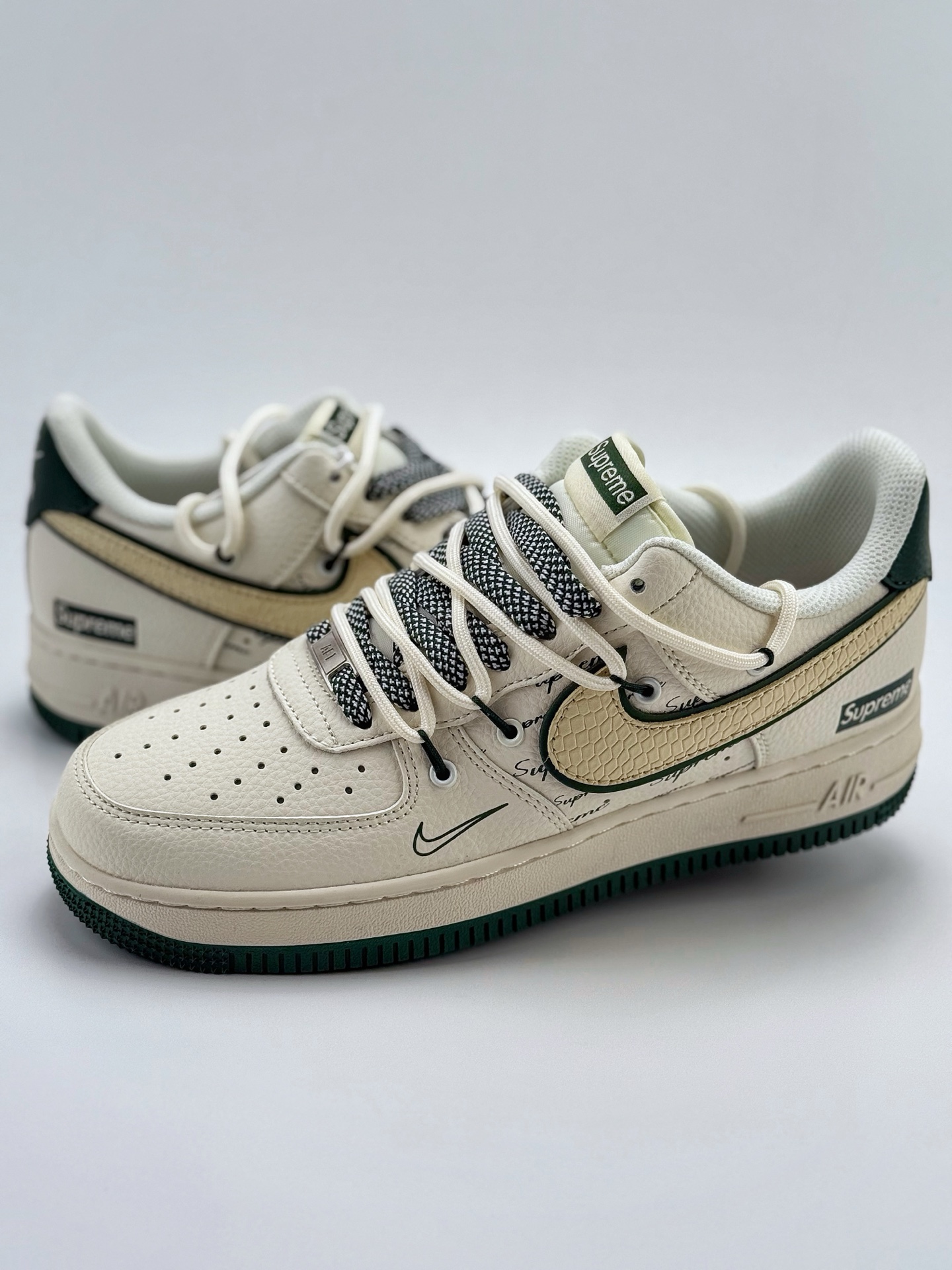 260 Nike Air Force 1 Low 07 x Supreme 白绿小钩绑带满天星  DM6868-057