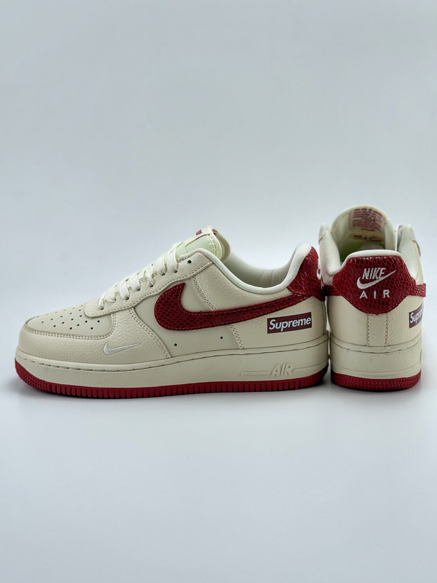 260 Nike Air Force 1 Low 07 x Supreme 米白红 DF0188-040