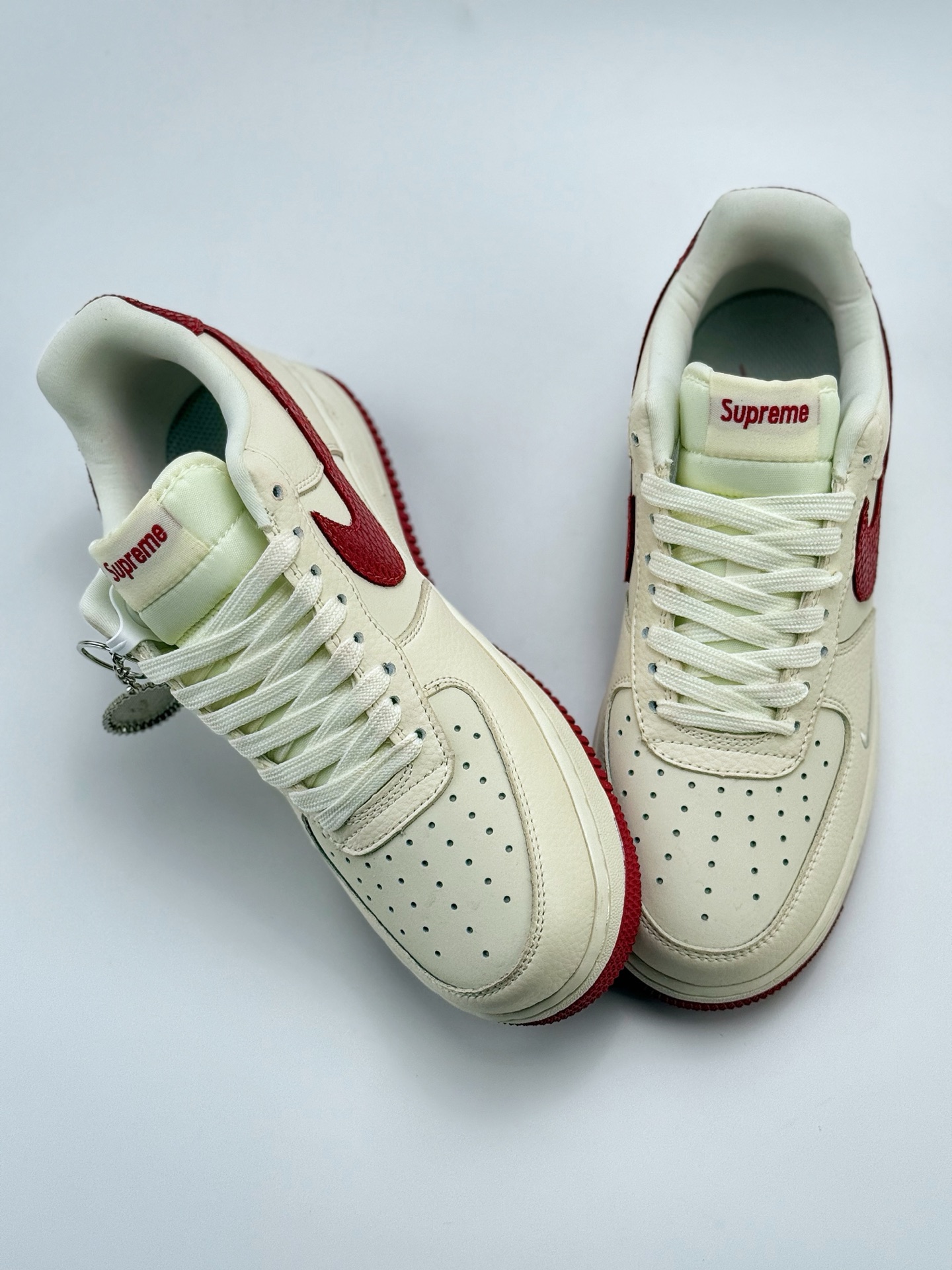 260 Nike Air Force 1 Low 07 x Supreme 米白红 DF0188-040