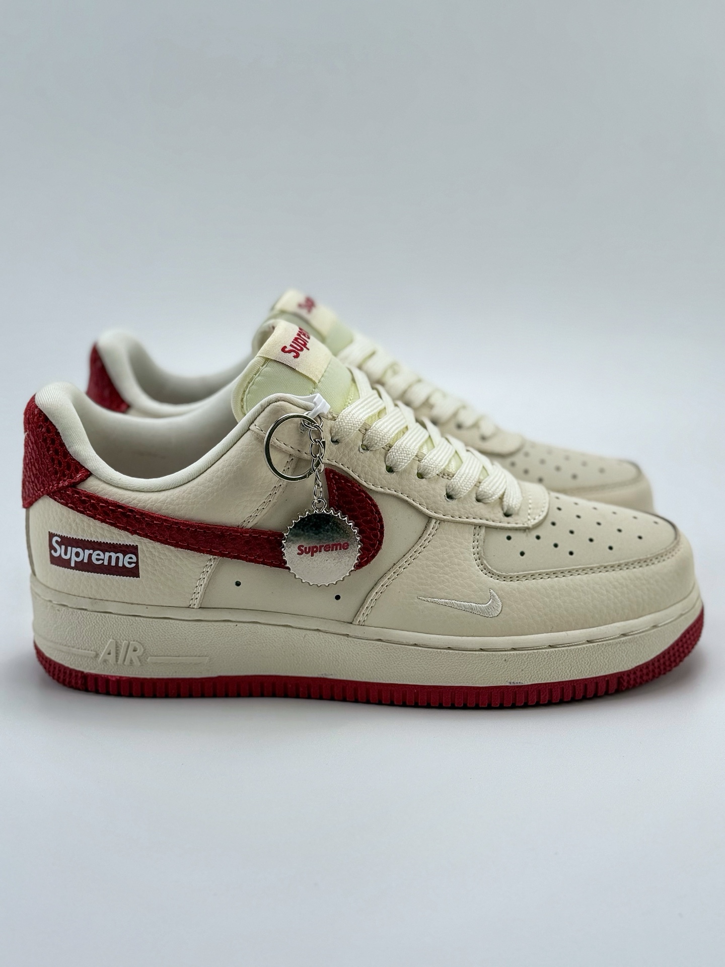 260 Nike Air Force 1 Low 07 x Supreme 米白红 DF0188-040