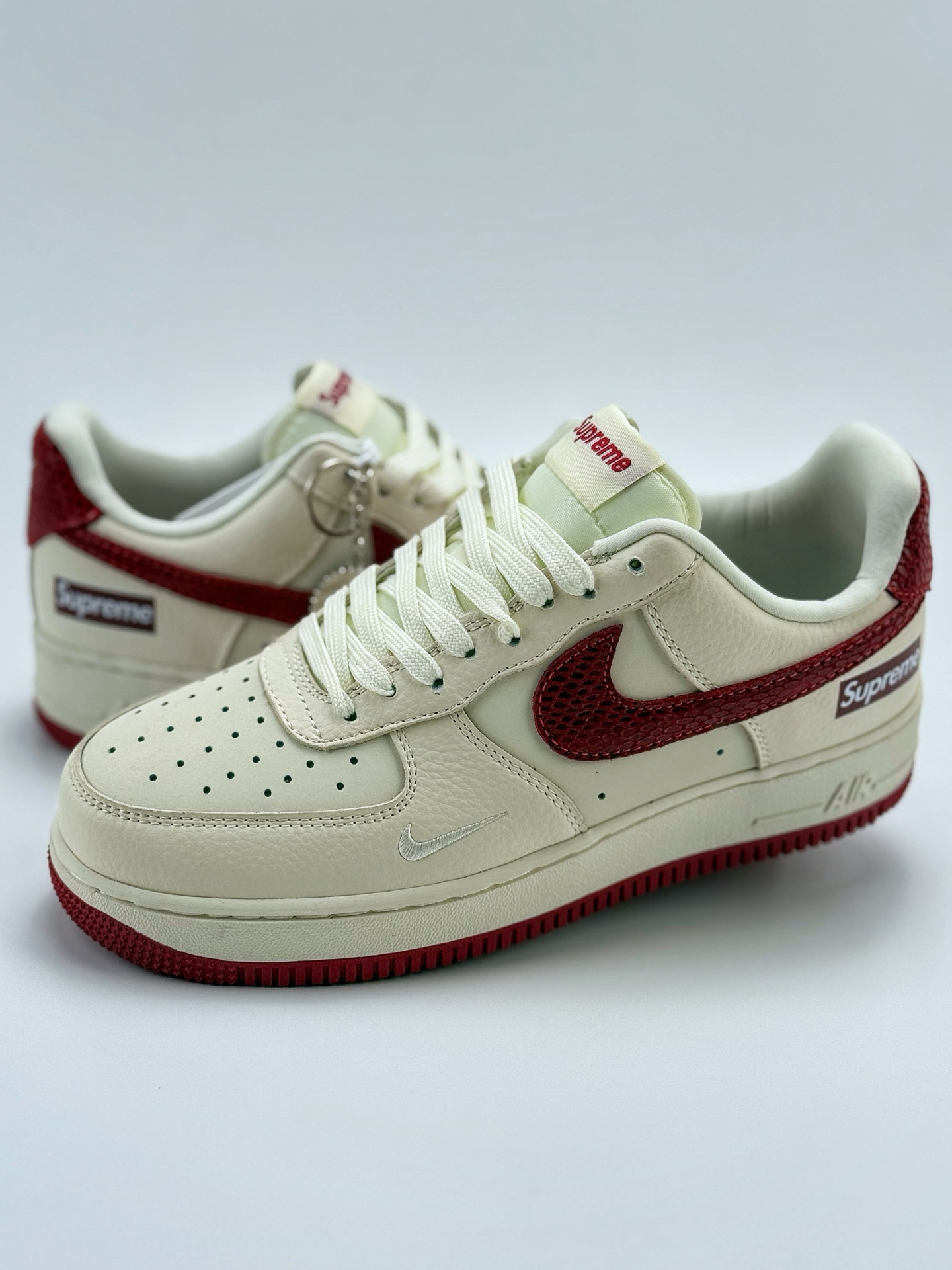 260 Nike Air Force 1 Low 07 x Supreme 米白红 DF0188-040