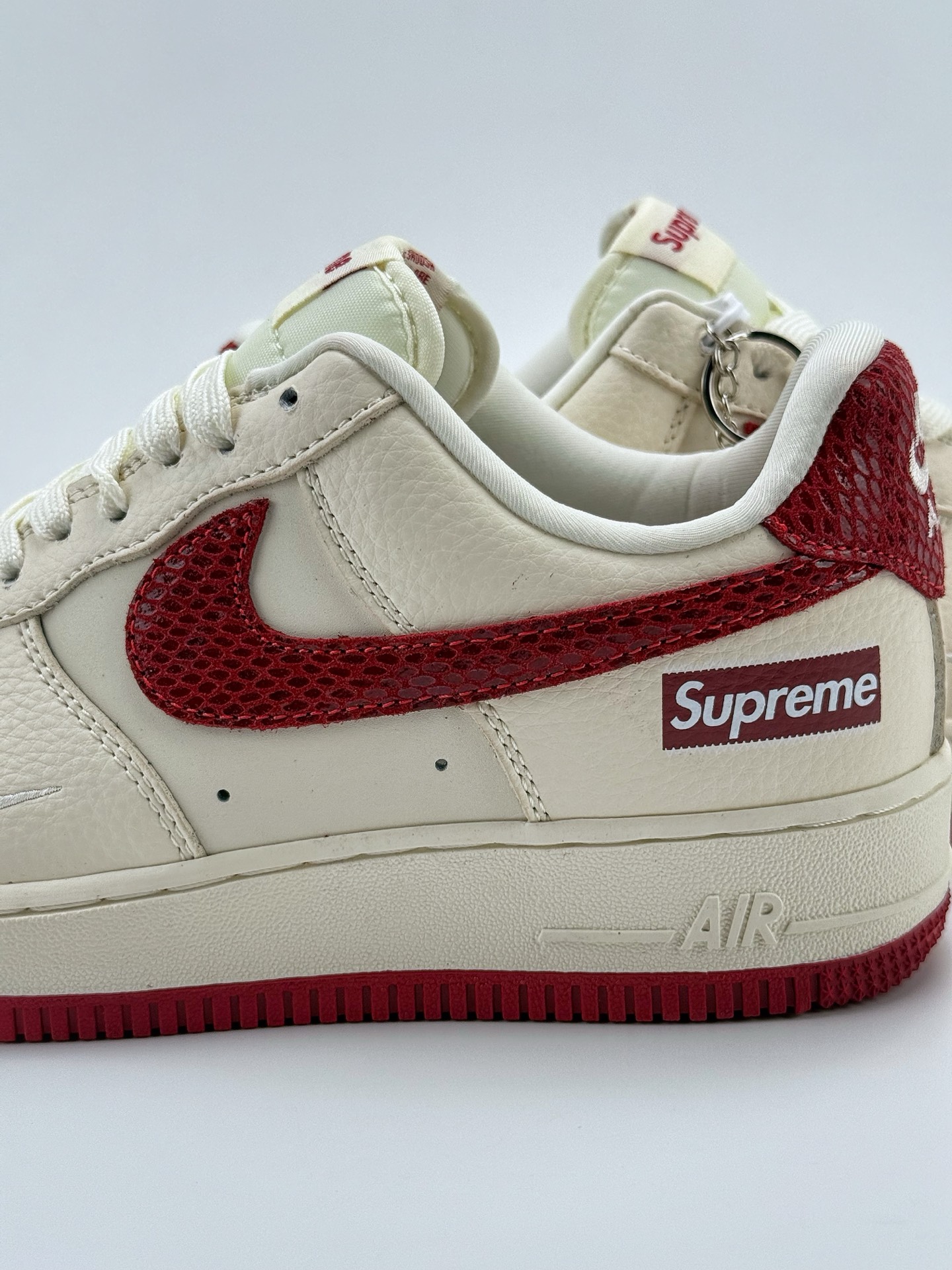 260 Nike Air Force 1 Low 07 x Supreme 米白红 DF0188-040