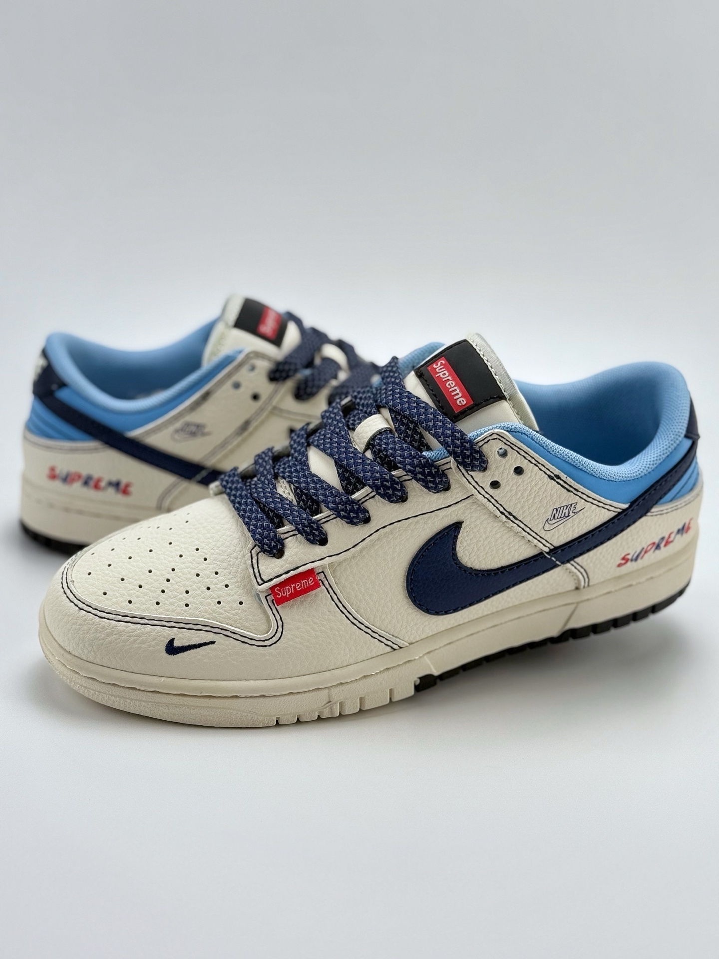 280 Nike SB Dunk Low x Supreme 白蓝小钩满天星  FC1688-224