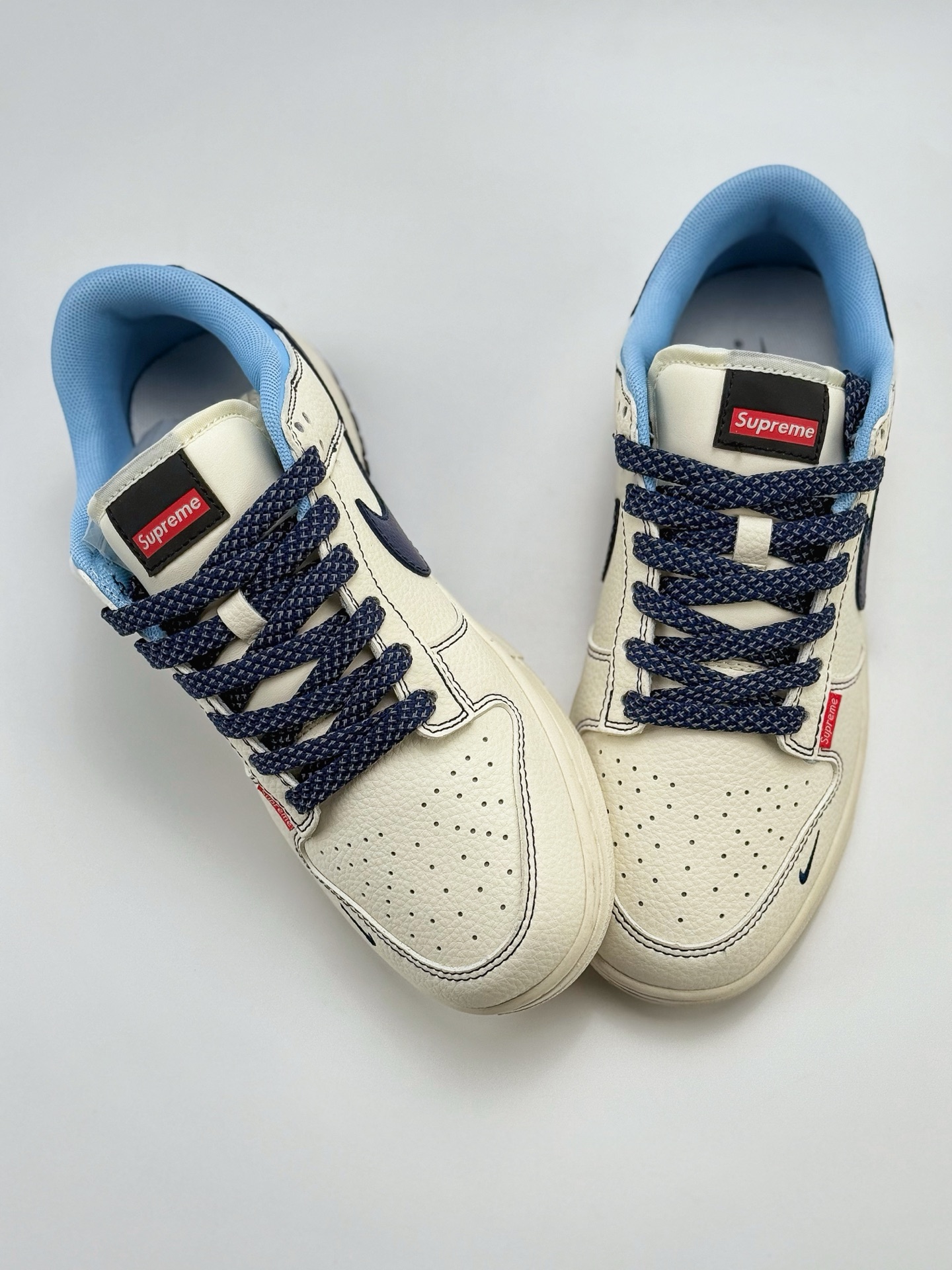 280 Nike SB Dunk Low x Supreme 白蓝小钩满天星  FC1688-224