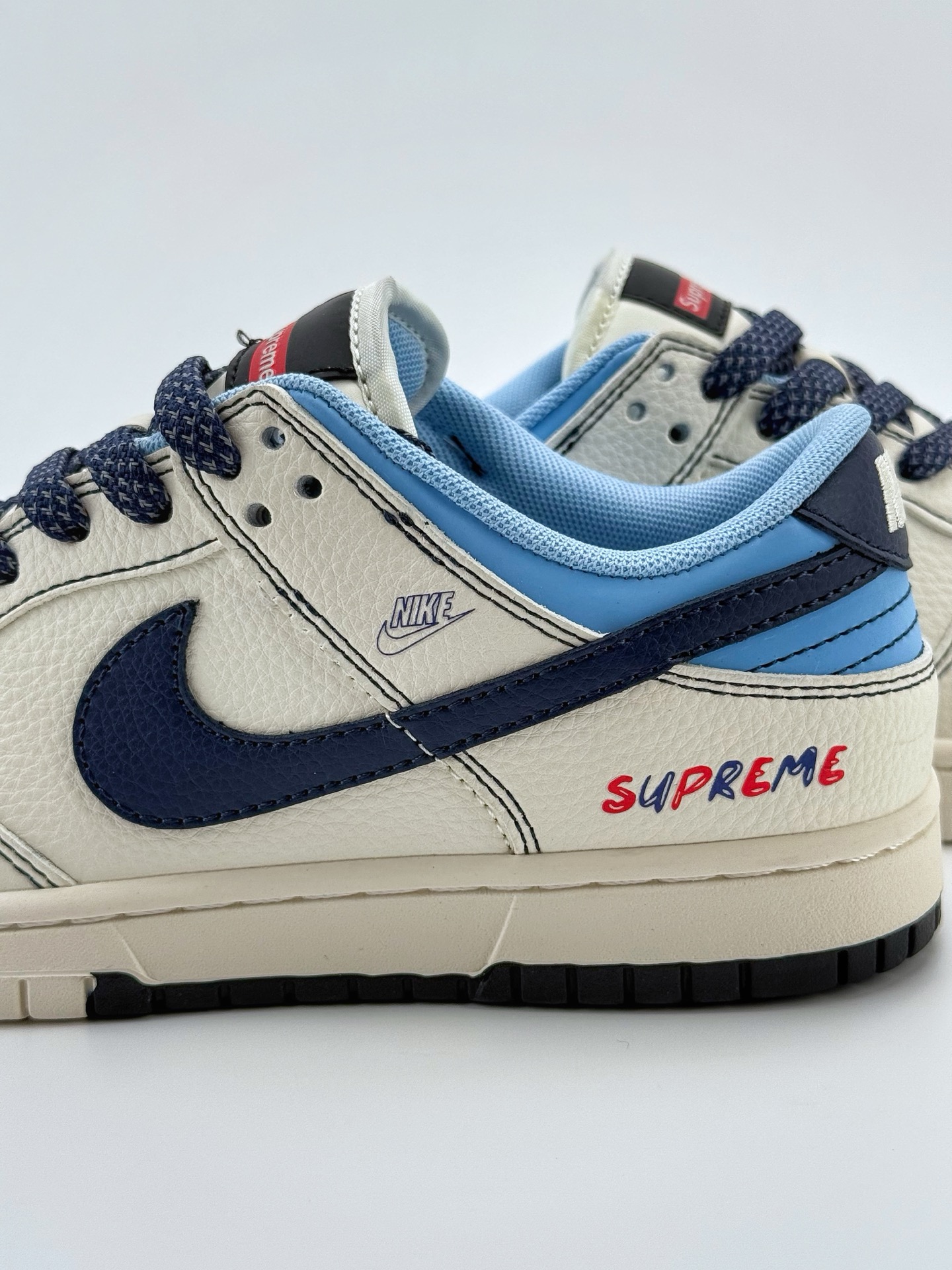 280 Nike SB Dunk Low x Supreme 白蓝小钩满天星  FC1688-224