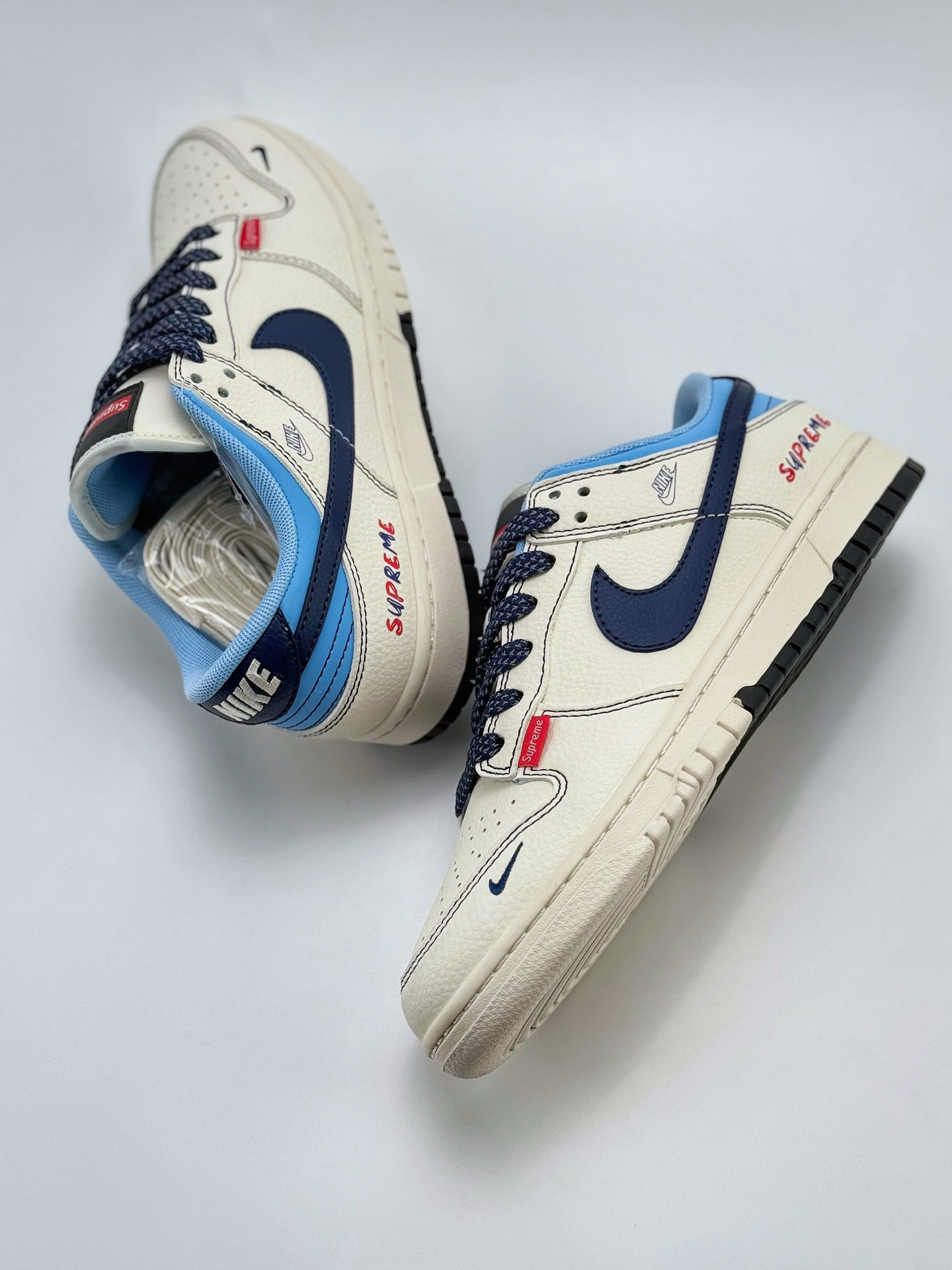 280 Nike SB Dunk Low x Supreme 白蓝小钩满天星  FC1688-224