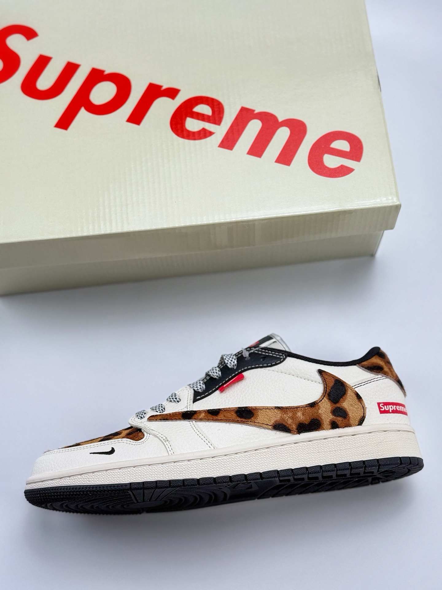 280 Travis Scott x Nike Air Jordan 1 Low x Supreme Air Jordan 1 Low 反转白黑豹纹小钩满天星倒钩 JJ2508-555