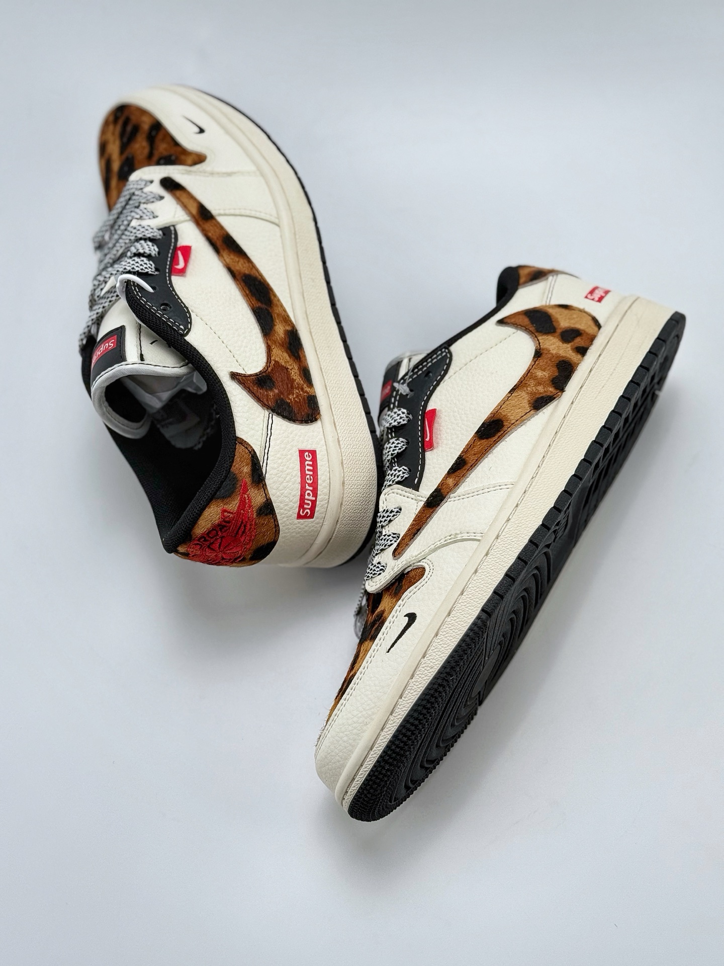 280 Travis Scott x Nike Air Jordan 1 Low x Supreme Air Jordan 1 Low 反转白黑豹纹小钩满天星倒钩 JJ2508-555