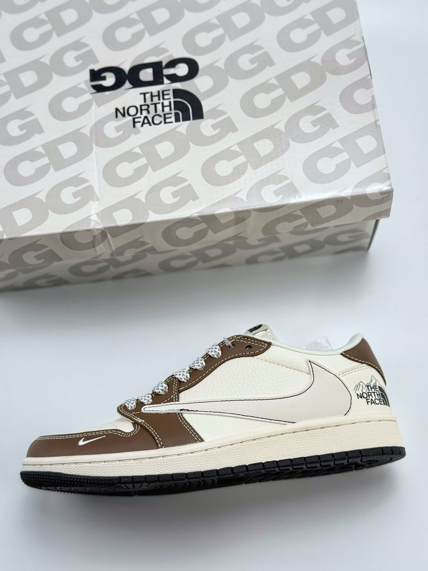 280 Travis Scott x Nike Air Jordan 1 Low x The North Face Air Jordan 1 Low 反转白褐小钩满天星倒钩  XS6089-512