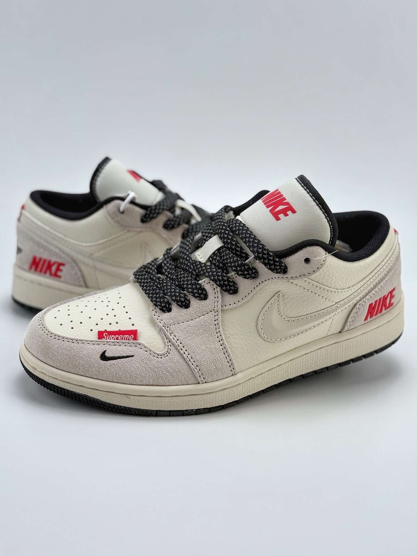 240 Air Jordan 1 Retro Low x Supreme 白黑小钩满天星  XS6086-009