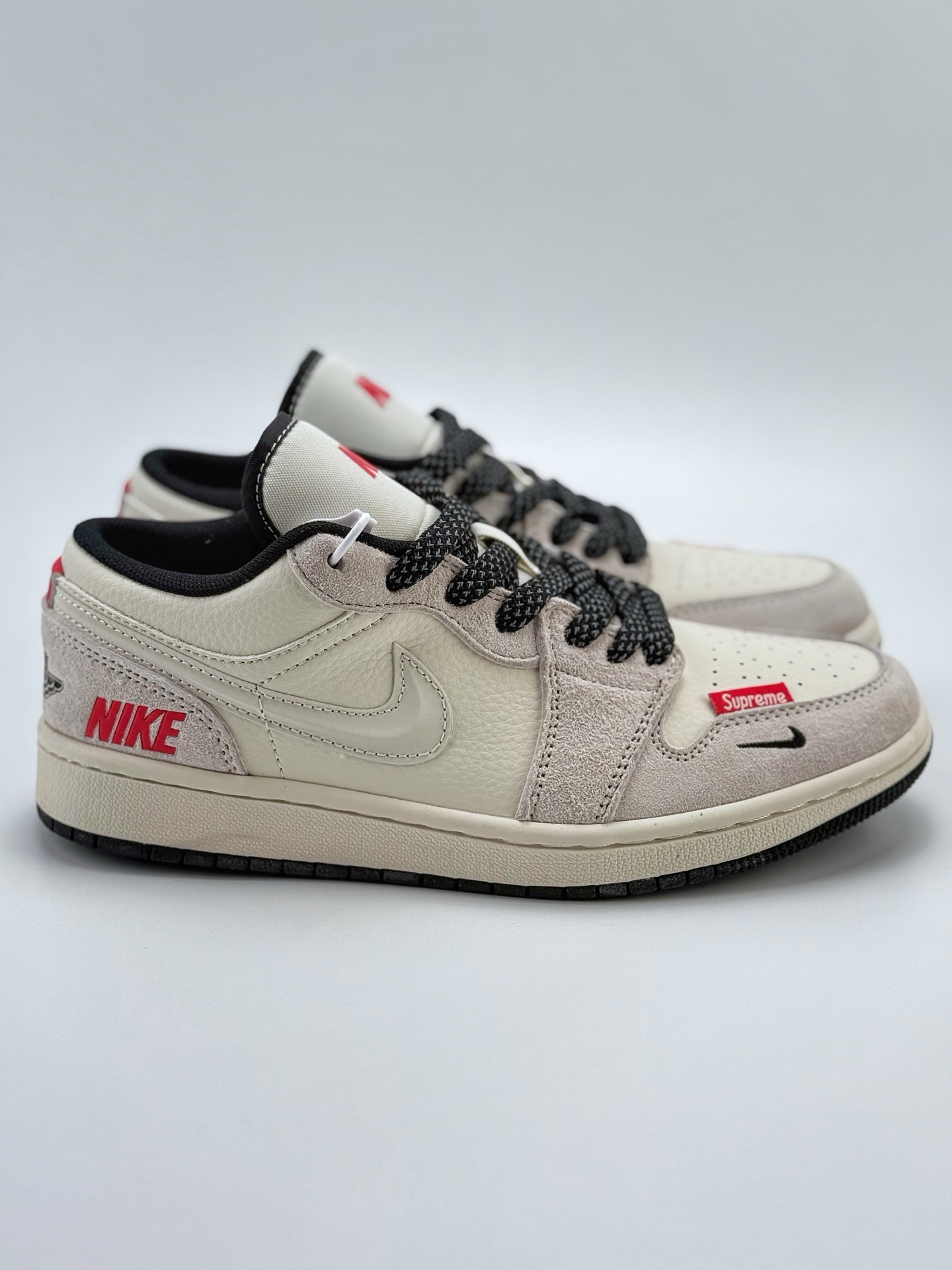 240 Air Jordan 1 Retro Low x Supreme 白黑小钩满天星  XS6086-009