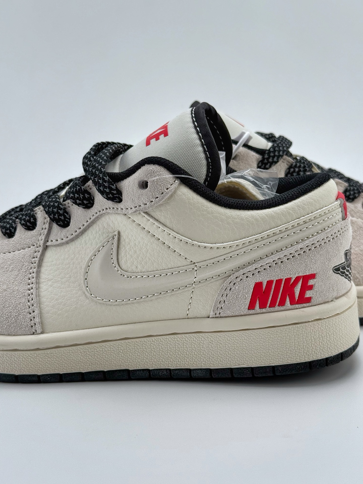 240 Air Jordan 1 Retro Low x Supreme 白黑小钩满天星  XS6086-009