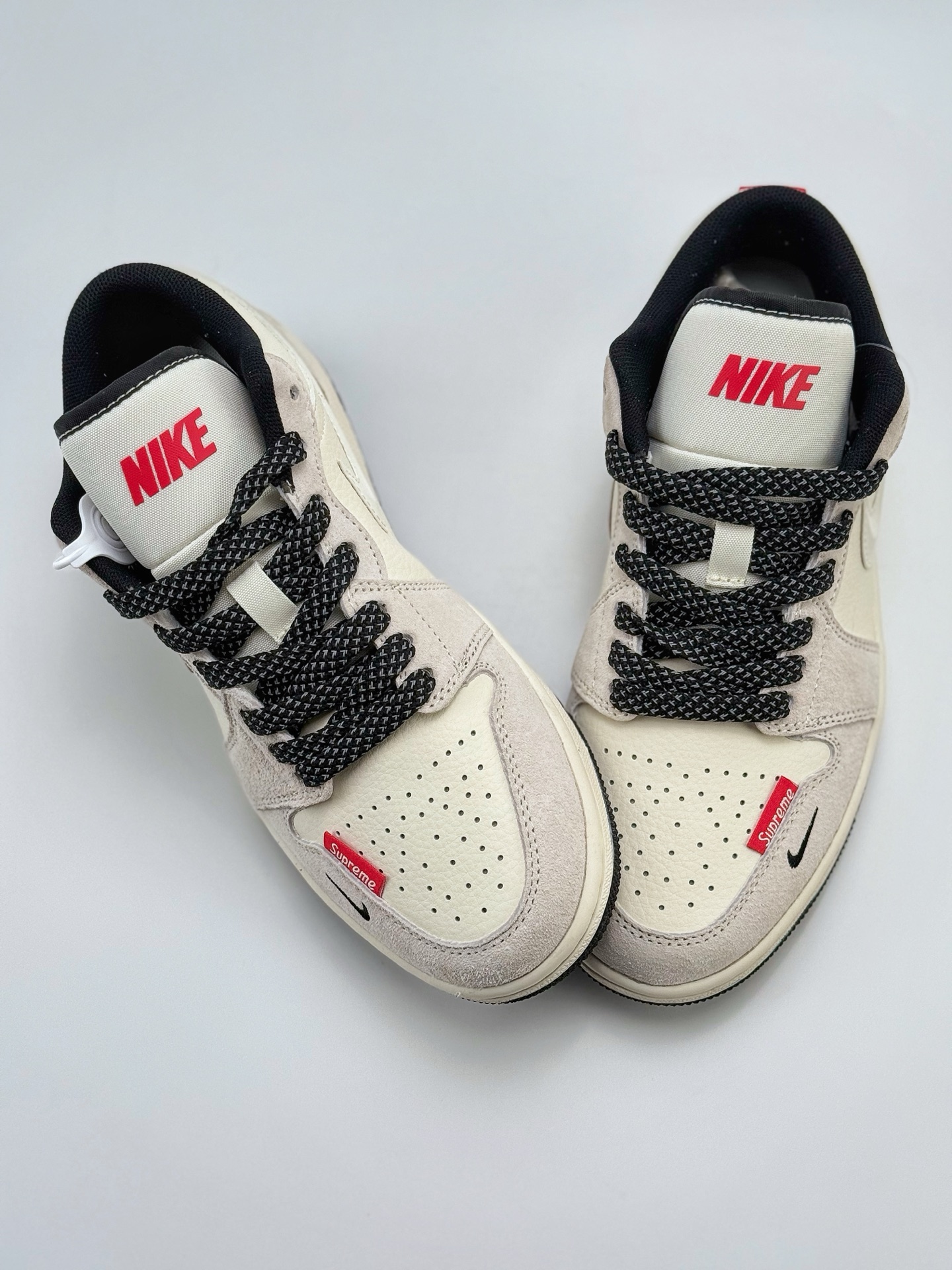 240 Air Jordan 1 Retro Low x Supreme 白黑小钩满天星  XS6086-009
