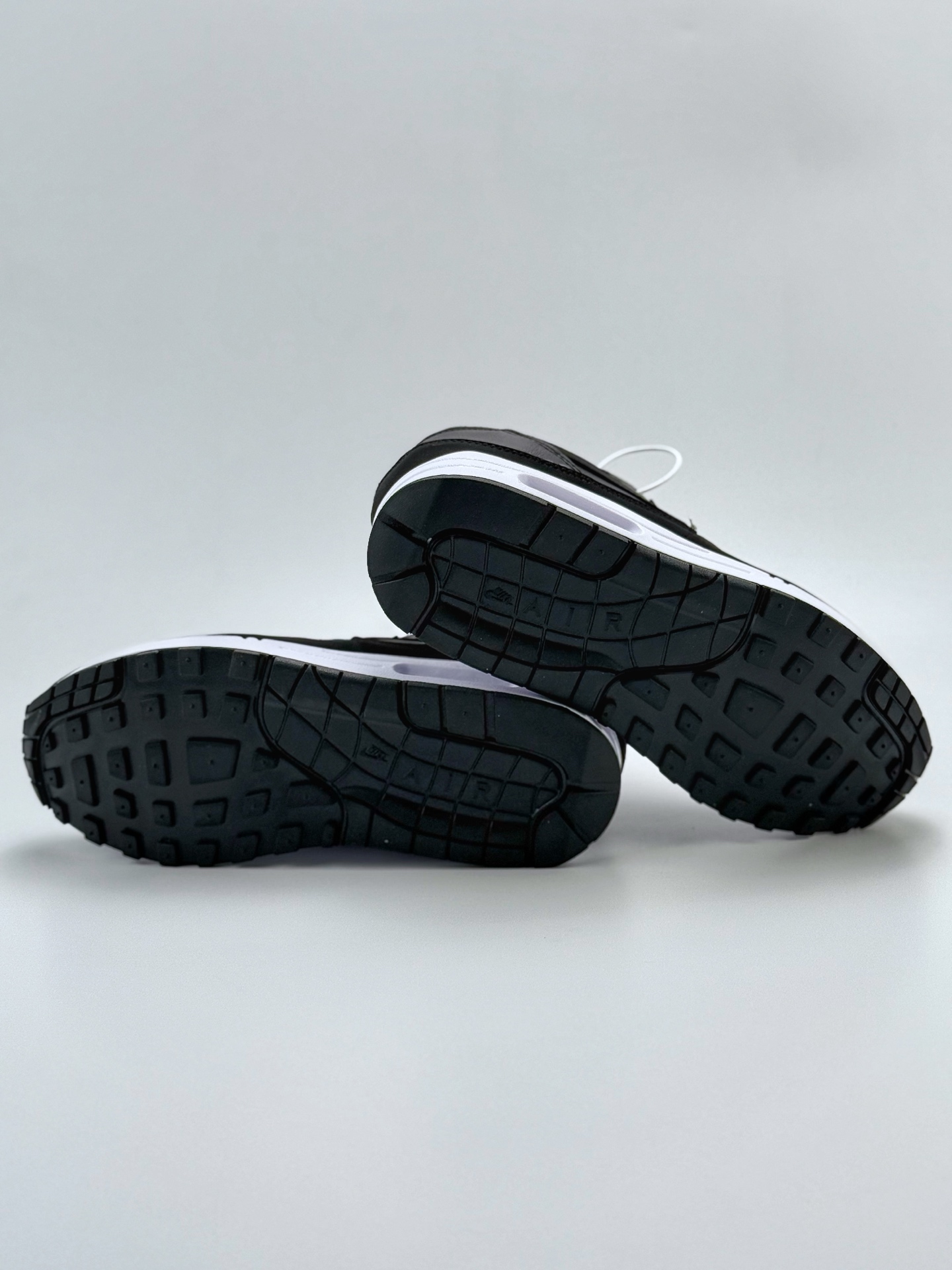 210 Nike Air Max 1 黑白 复古休闲跑步鞋  875844-001