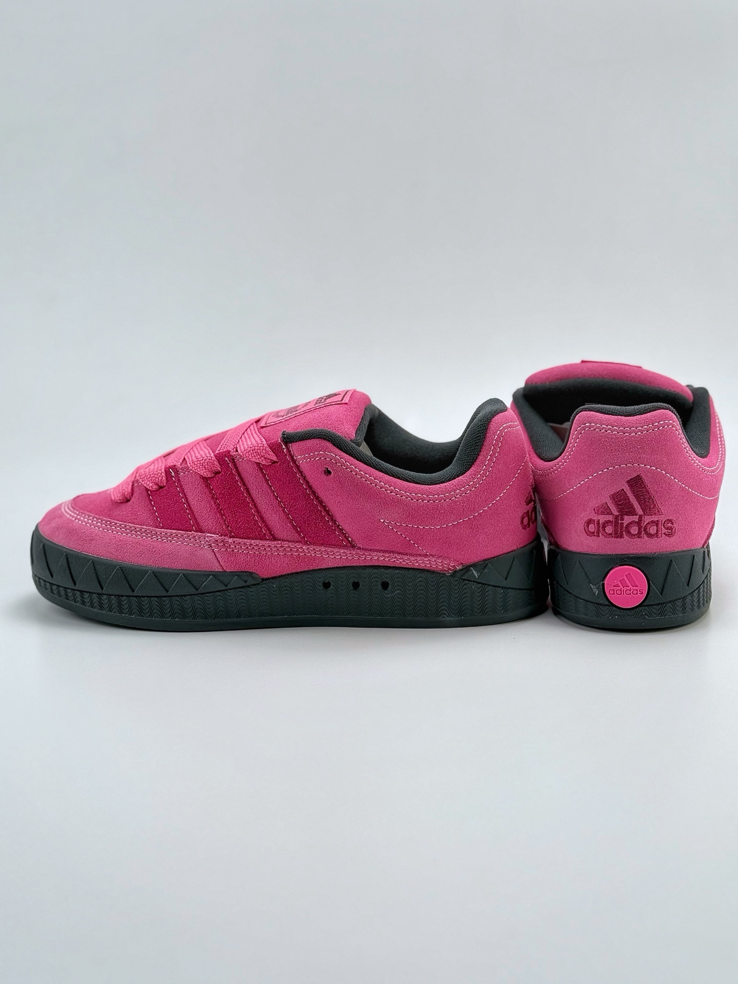 160 Adidas Originals Adimatic Yunk Low  马蒂奇系列低帮复古鲨鱼面包休闲运动滑板鞋 IE7364AK