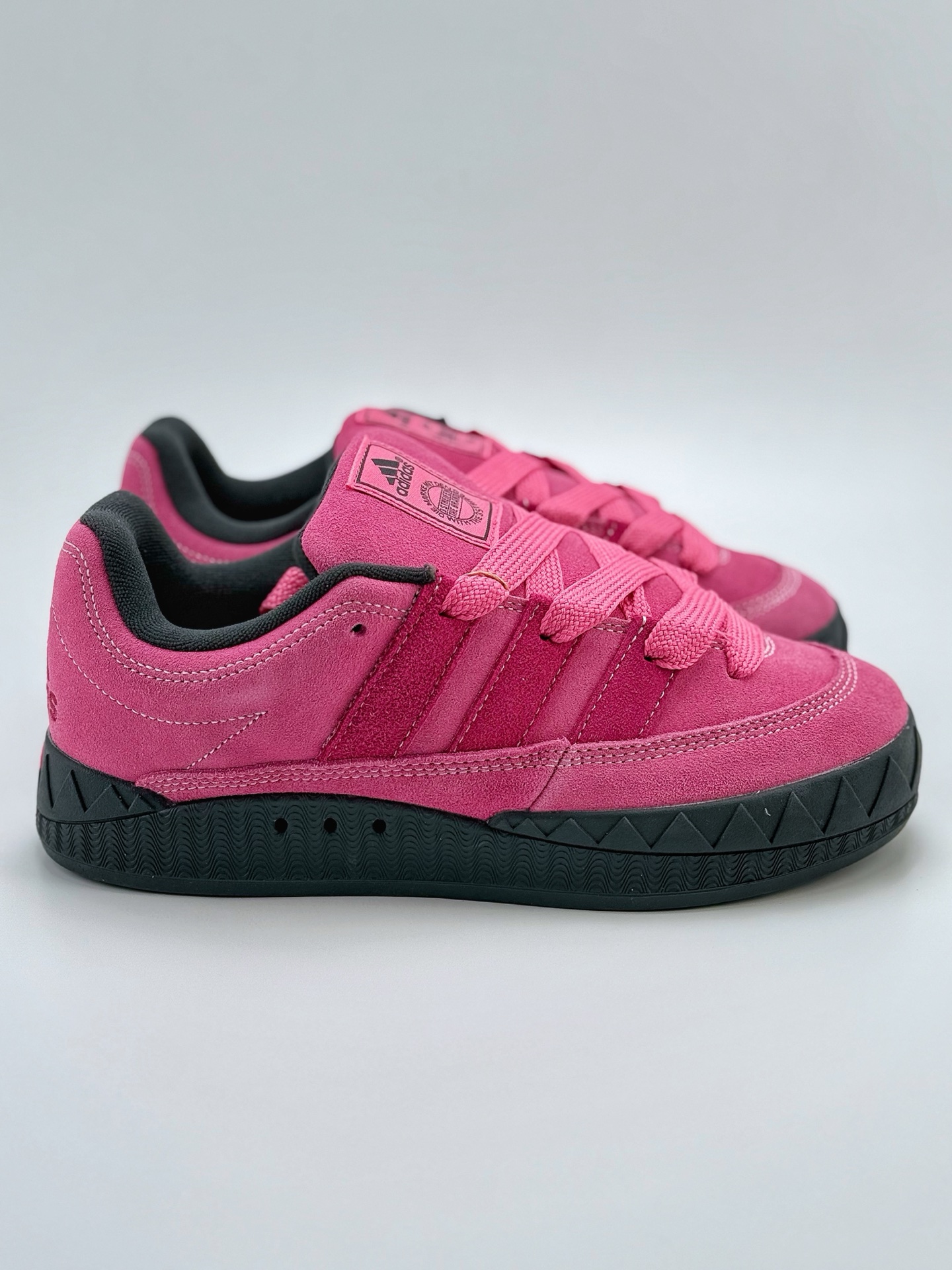 160 Adidas Originals Adimatic Yunk Low  马蒂奇系列低帮复古鲨鱼面包休闲运动滑板鞋 IE7364AK