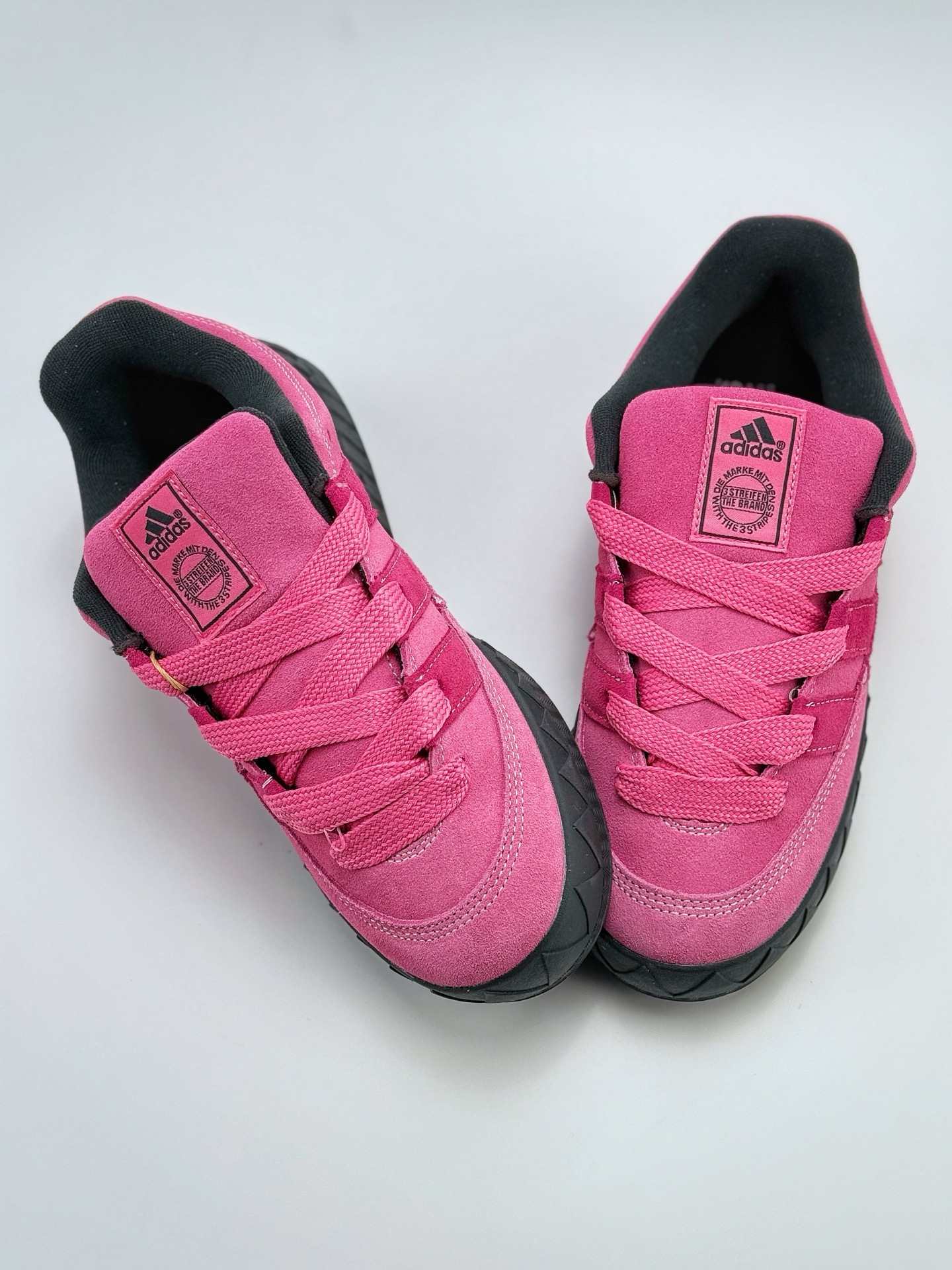 160 Adidas Originals Adimatic Yunk Low  马蒂奇系列低帮复古鲨鱼面包休闲运动滑板鞋 IE7364AK
