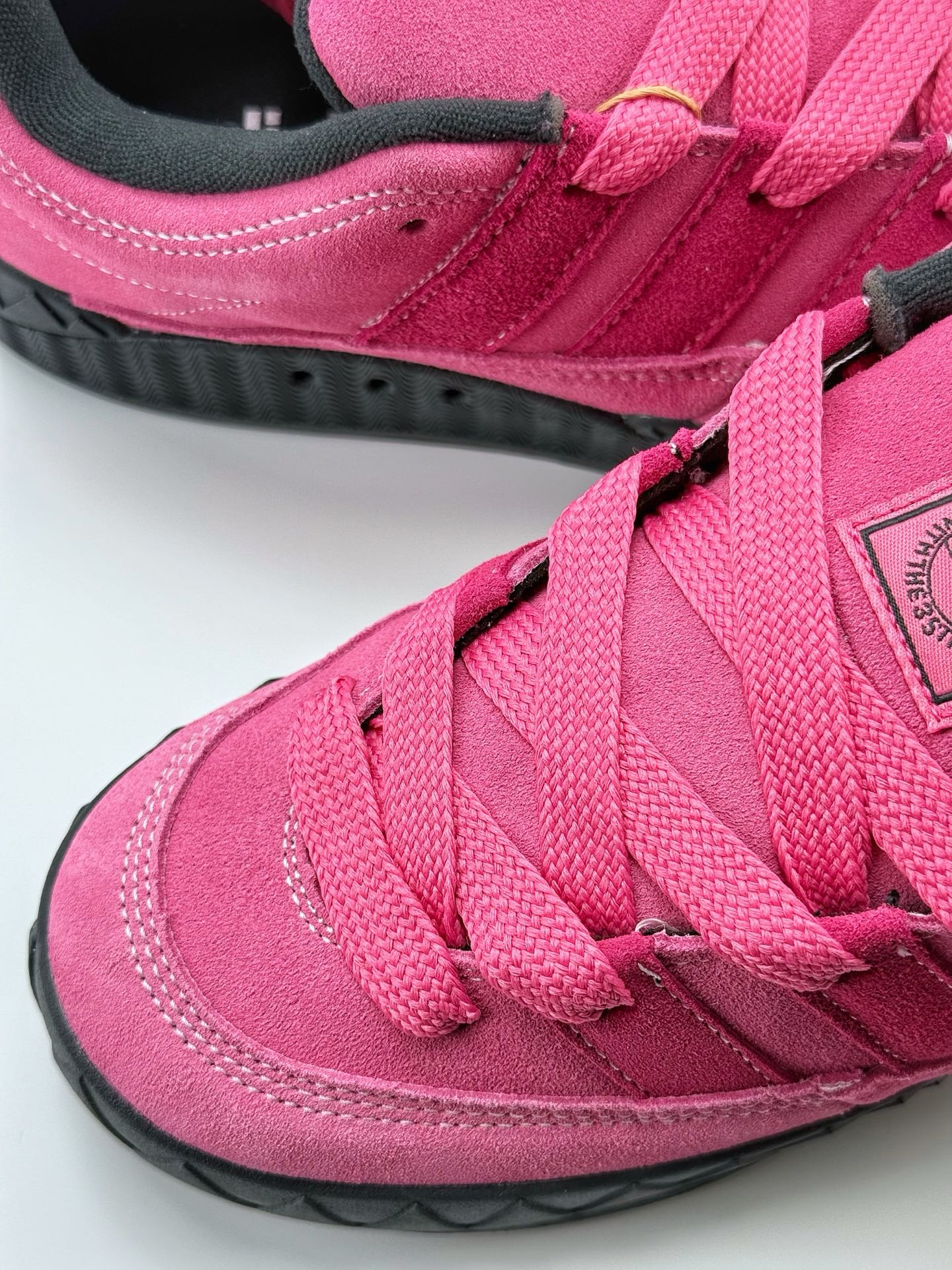 160 Adidas Originals Adimatic Yunk Low  马蒂奇系列低帮复古鲨鱼面包休闲运动滑板鞋 IE7364AK