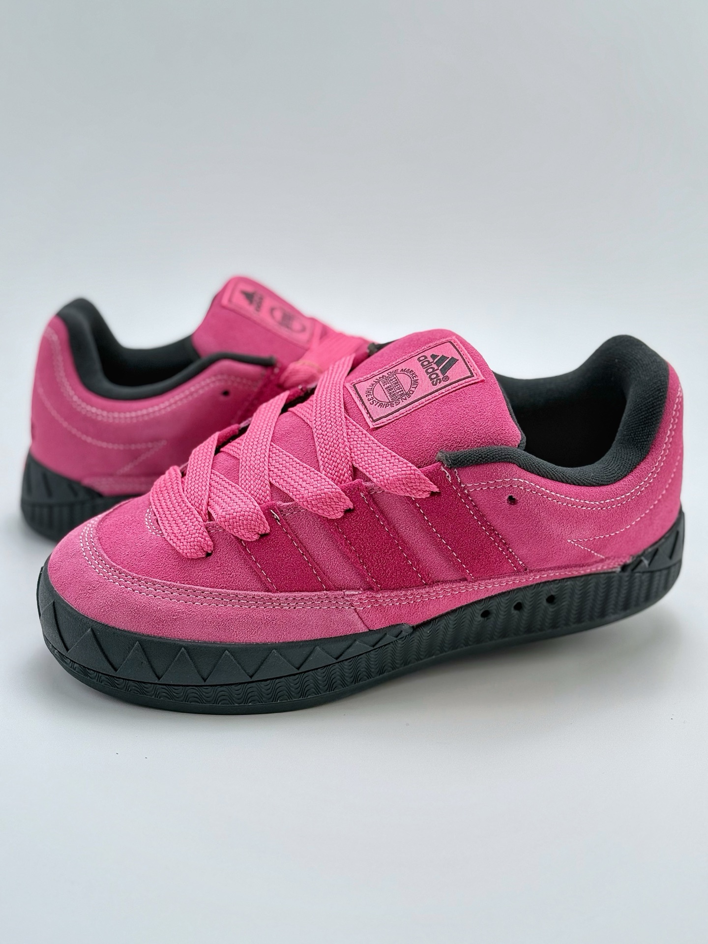 160 Adidas Originals Adimatic Yunk Low  马蒂奇系列低帮复古鲨鱼面包休闲运动滑板鞋 IE7364AK