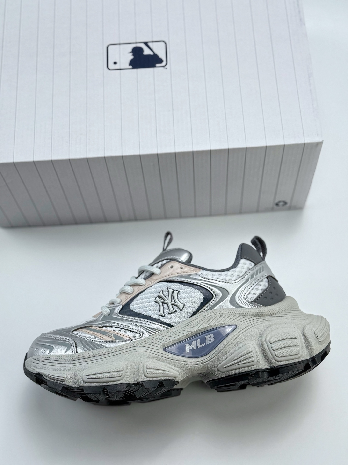 200 NY美国榄球洋基队 x MLB Chunky Runner Basic  厚底老爹厚底休闲运动慢跑鞋   3ASHWD15N