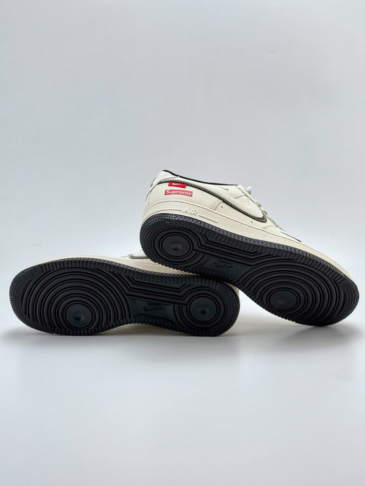 260 Nike Air Force 1 Low 07 x Supreme 白黑小钩满天星  XS1958-545
