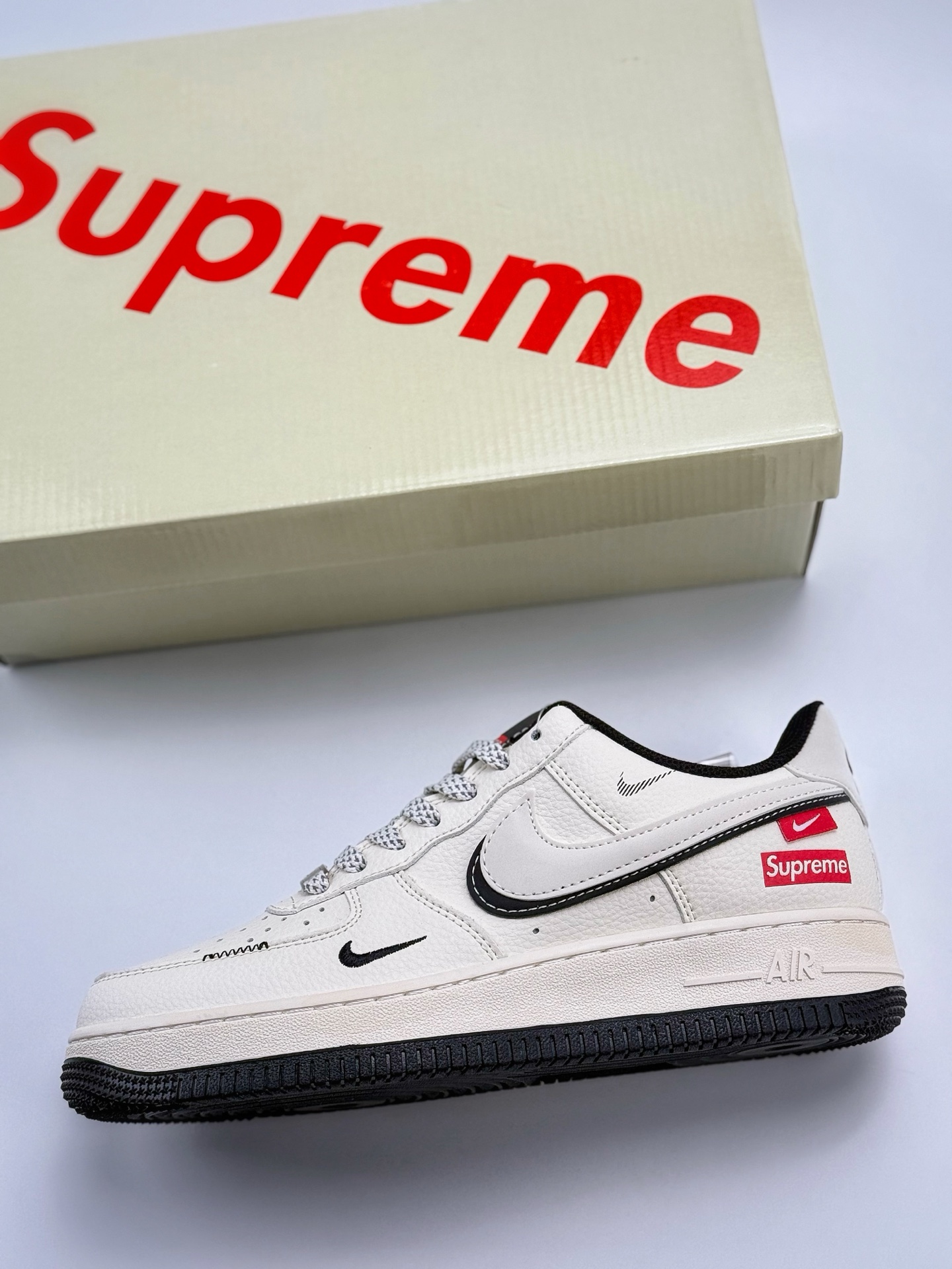 260 Nike Air Force 1 Low 07 x Supreme 白黑小钩满天星  XS1958-545