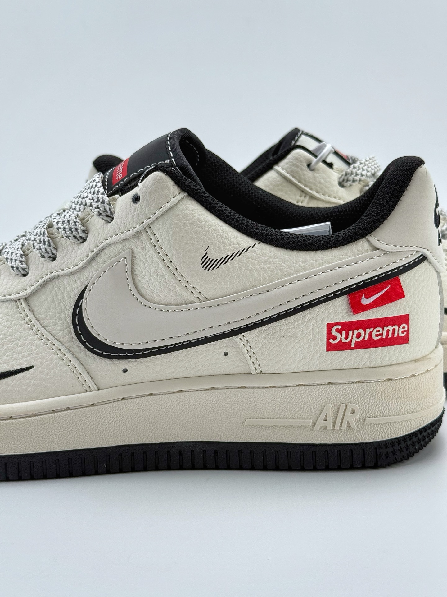 260 Nike Air Force 1 Low 07 x Supreme 白黑小钩满天星  XS1958-545
