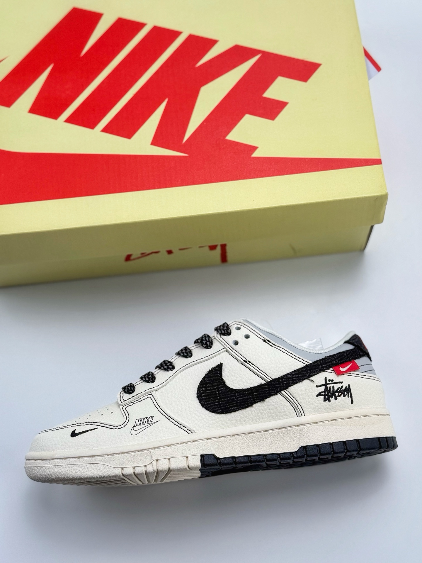 280 Nike SB Dunk Low x Stussy 白黑小钩满天星  ZH2598-266